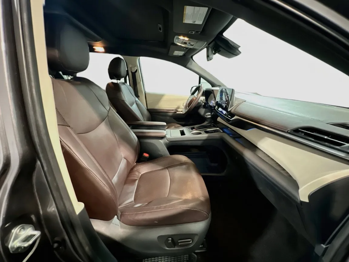 Toyota Sienna photo 23