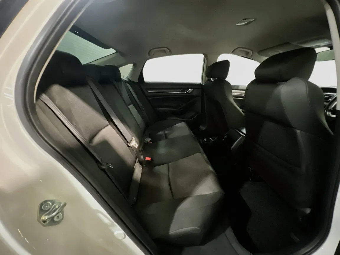 Honda Accord photo 18
