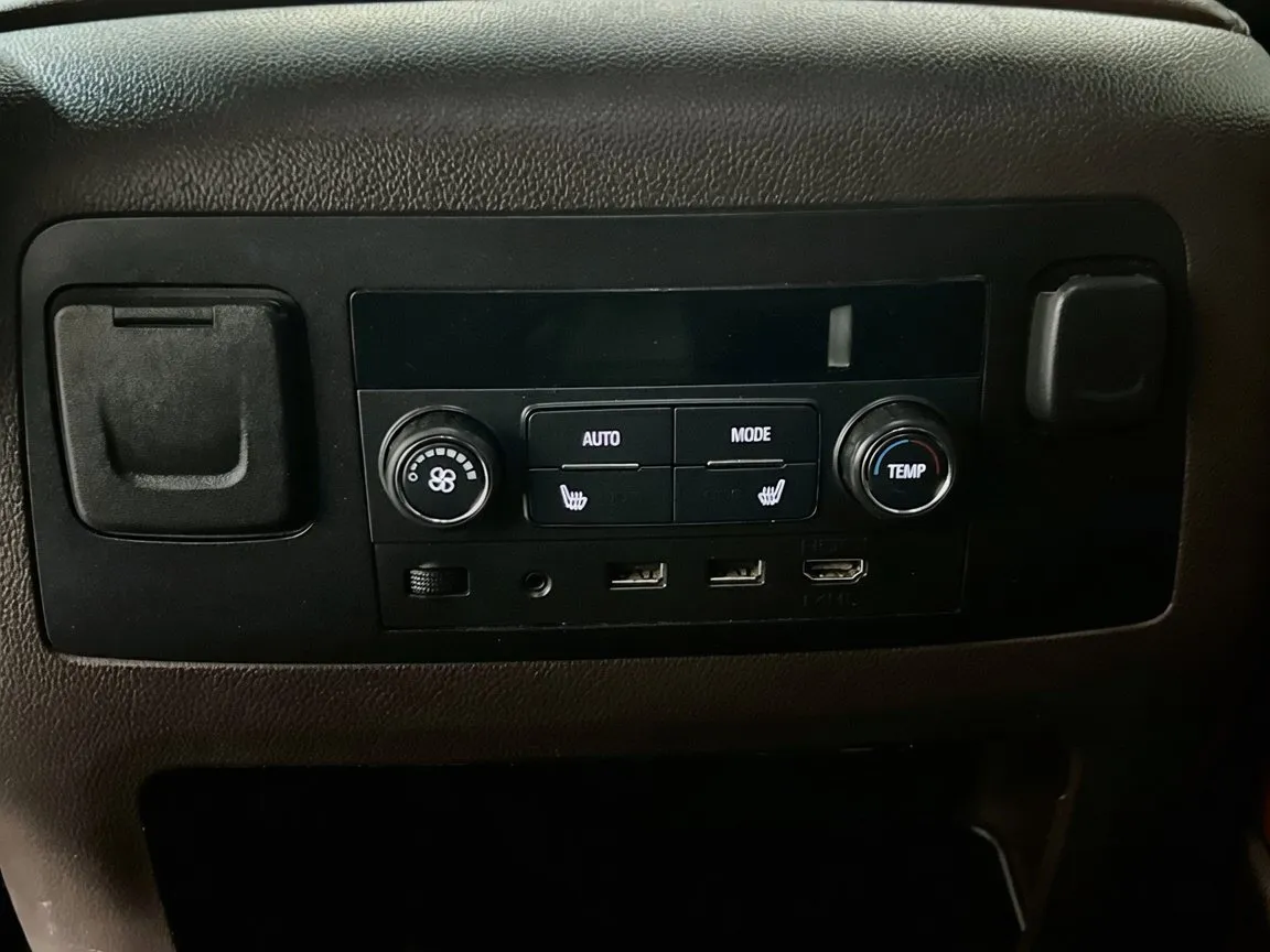 Chevrolet Suburban photo 20
