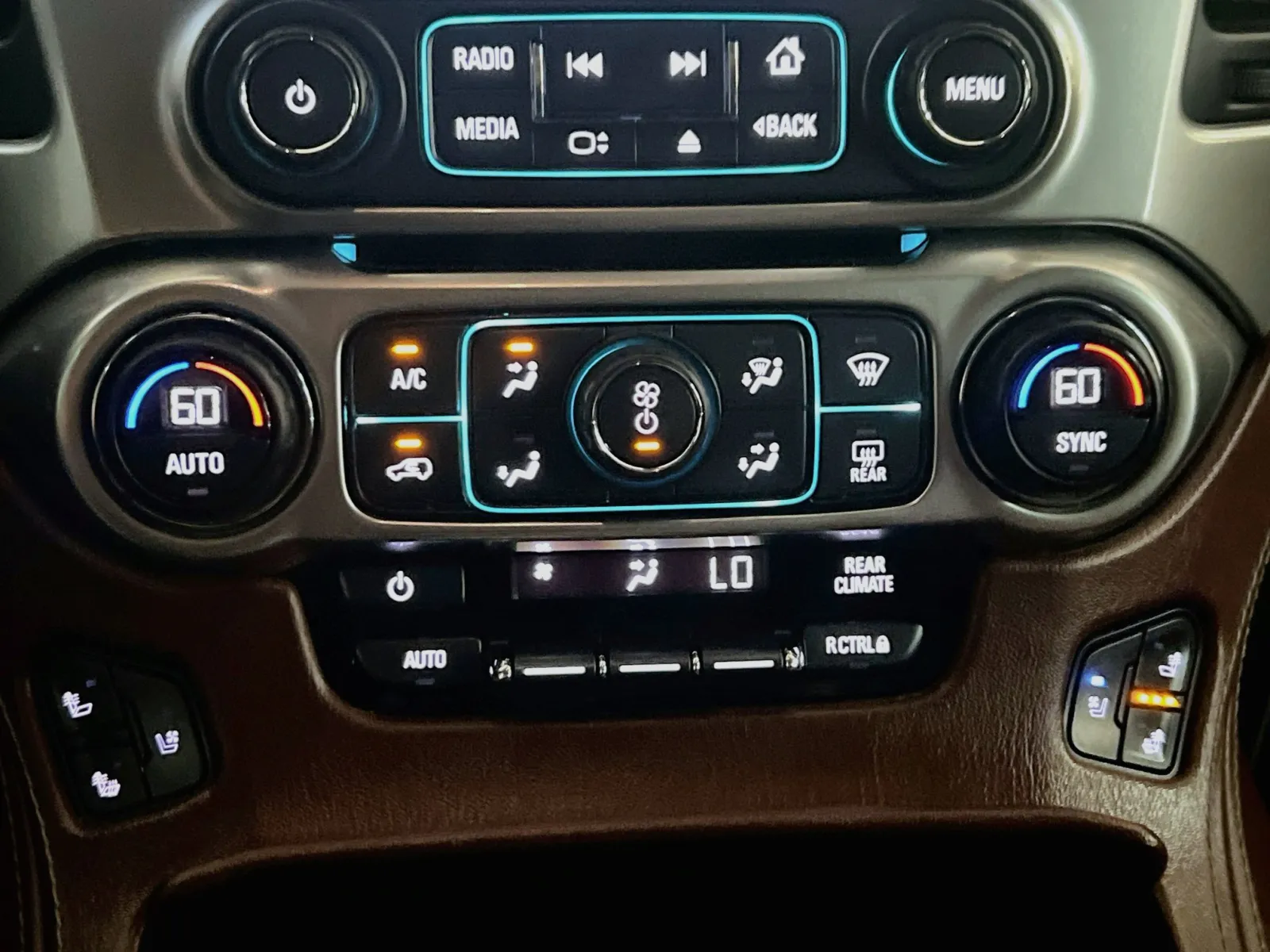 Chevrolet Suburban photo 12