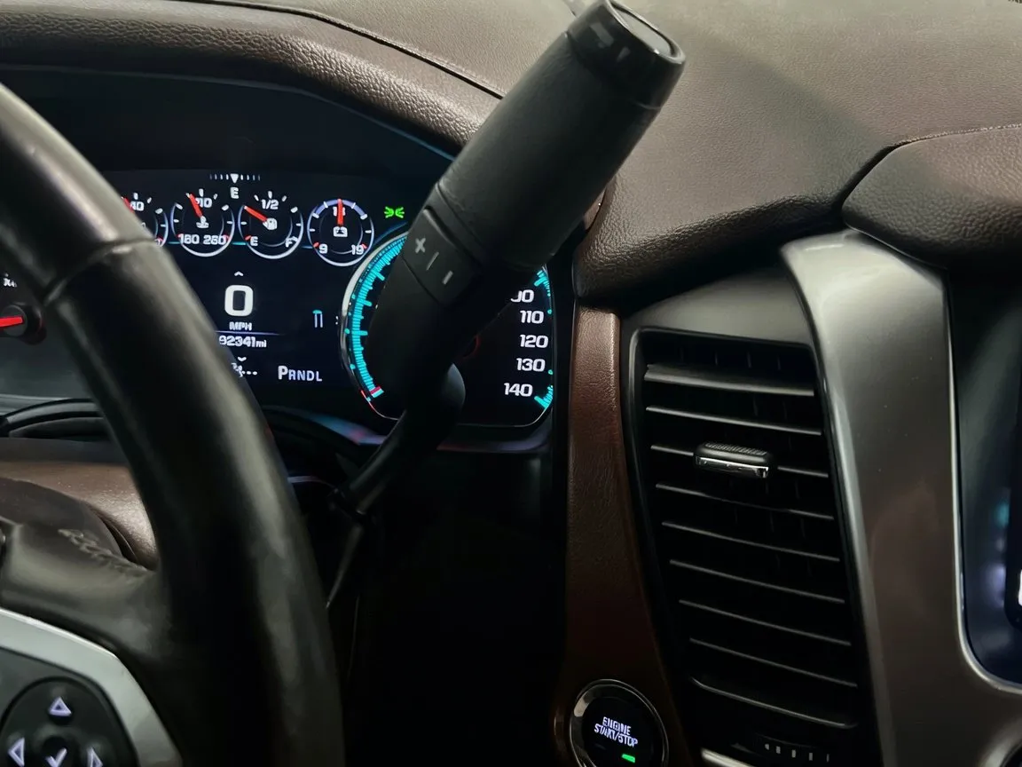 Chevrolet Suburban photo 13