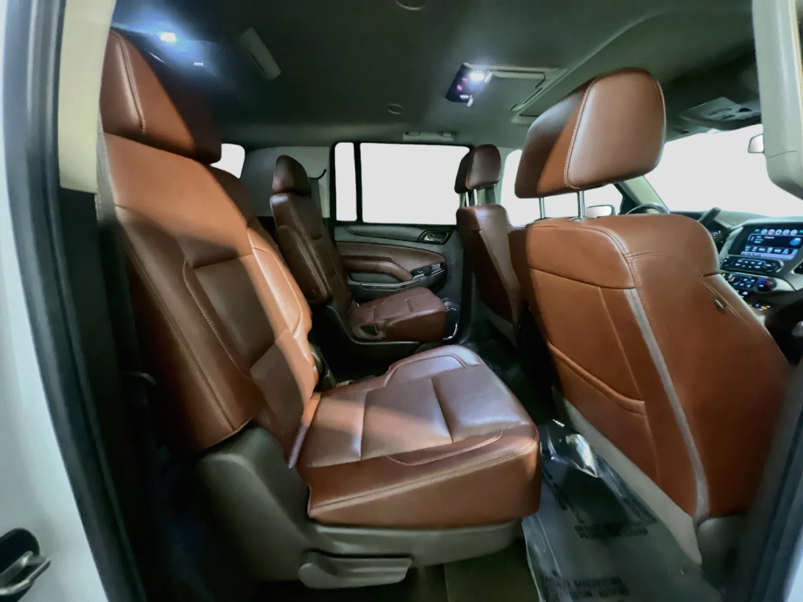 Chevrolet Suburban photo 22