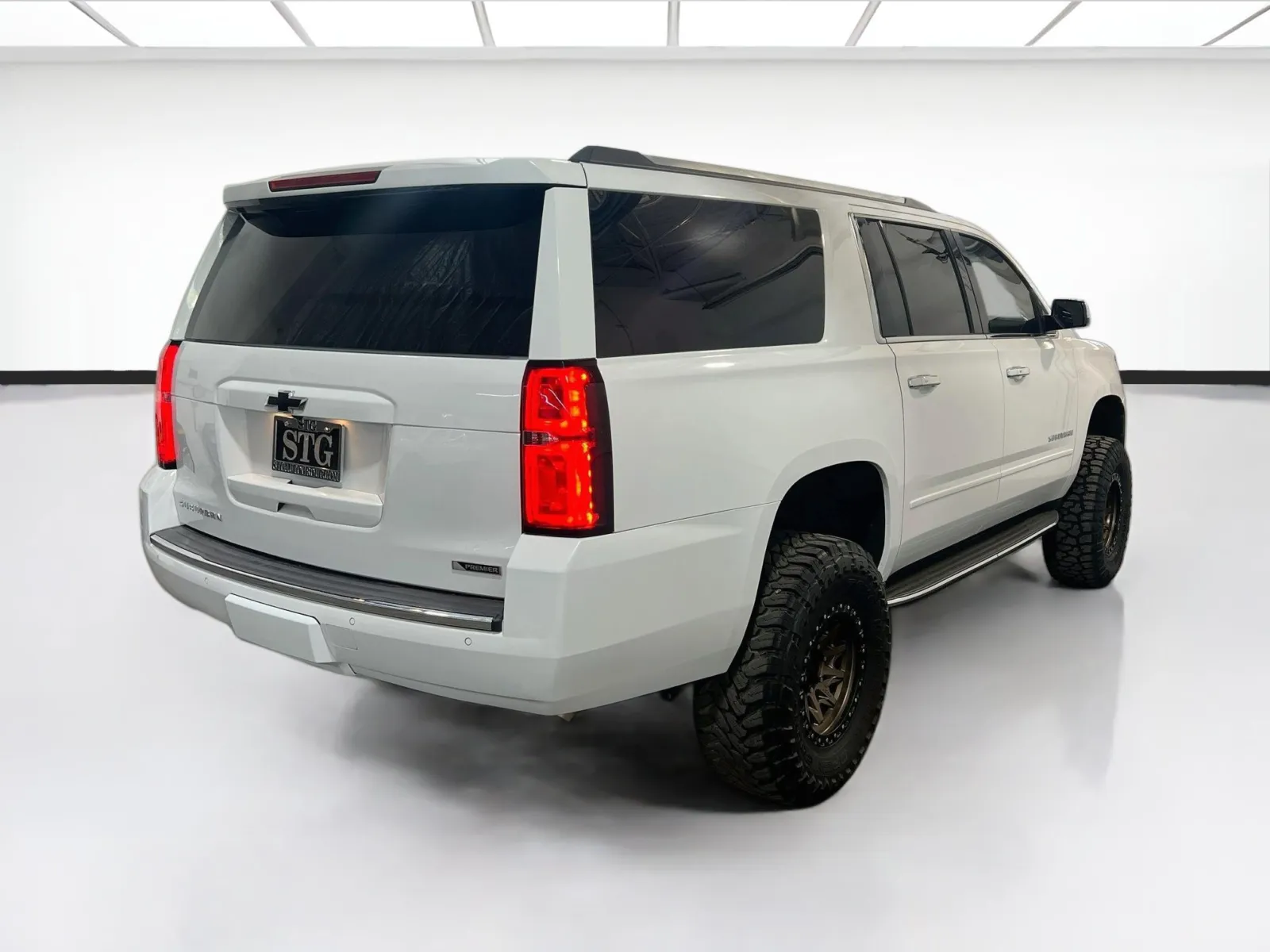 Chevrolet Suburban photo 4