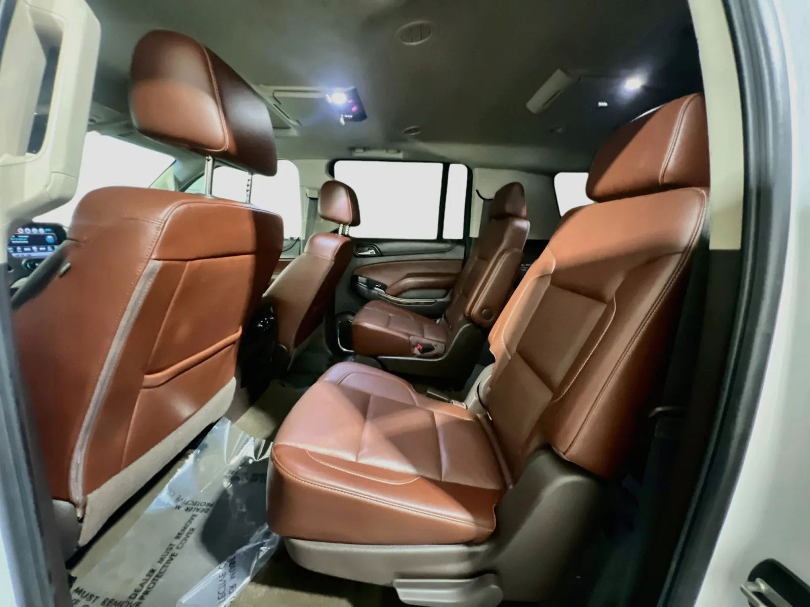 Chevrolet Suburban photo 19