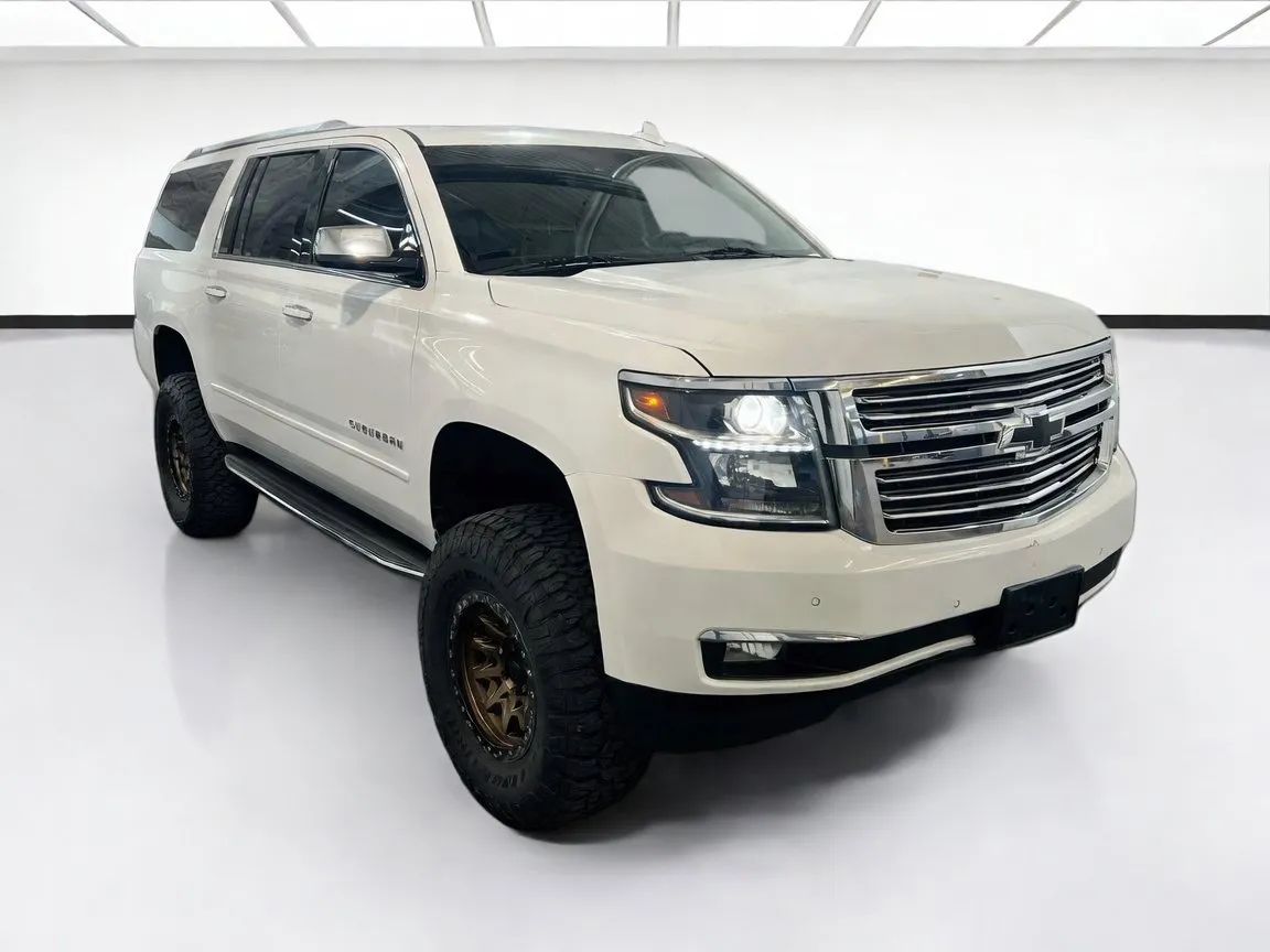 Chevrolet Suburban photo 3
