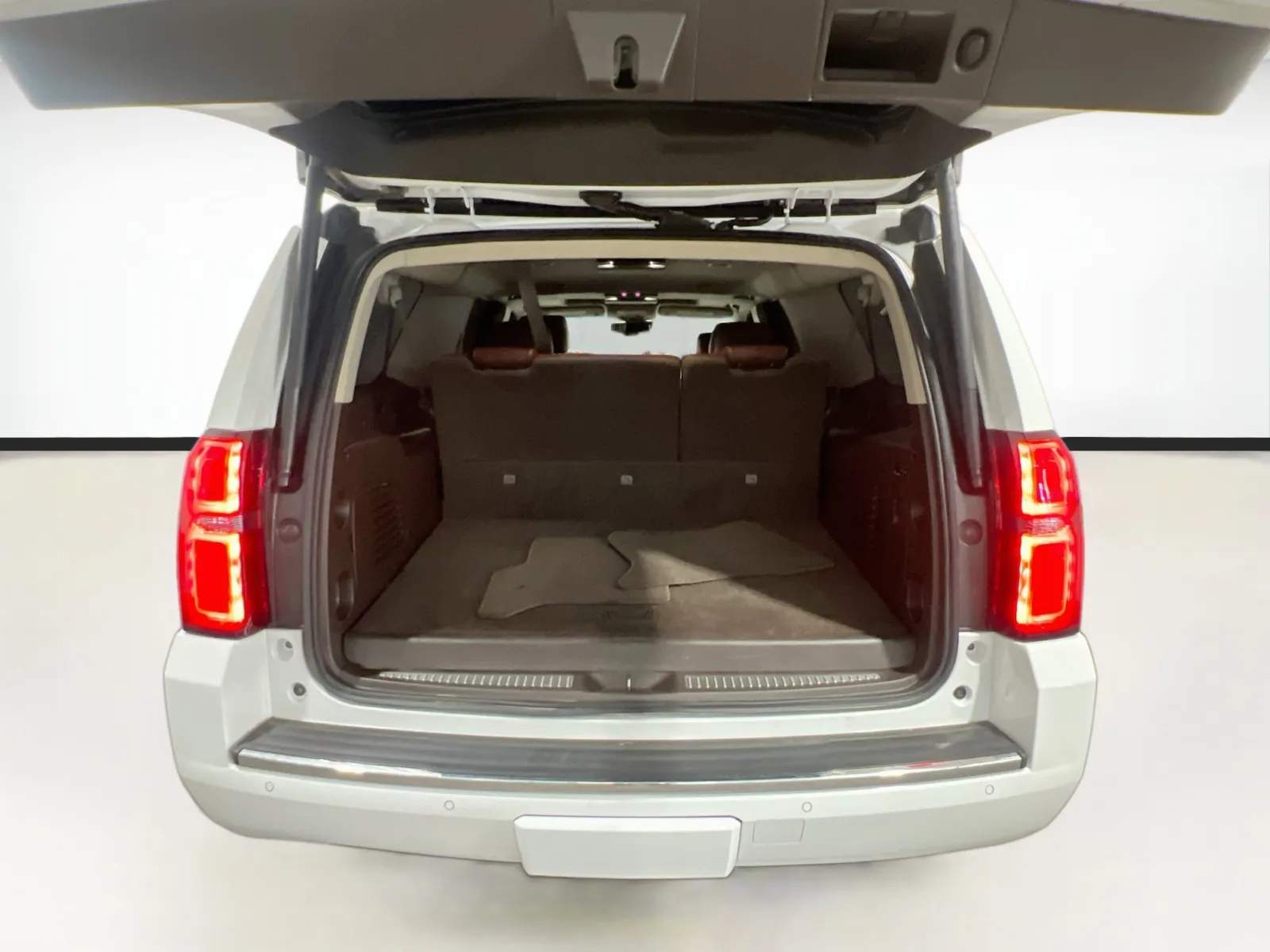 Chevrolet Suburban photo 21