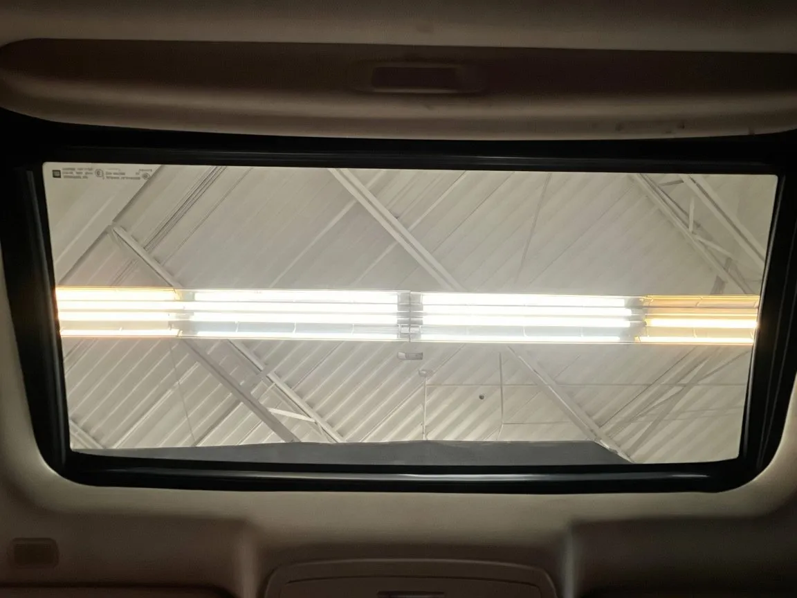 Chevrolet Suburban photo 17