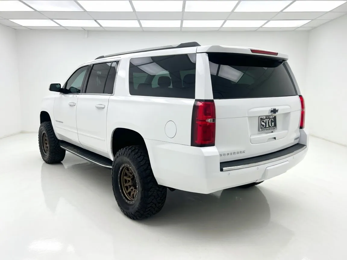 Chevrolet Suburban photo 6