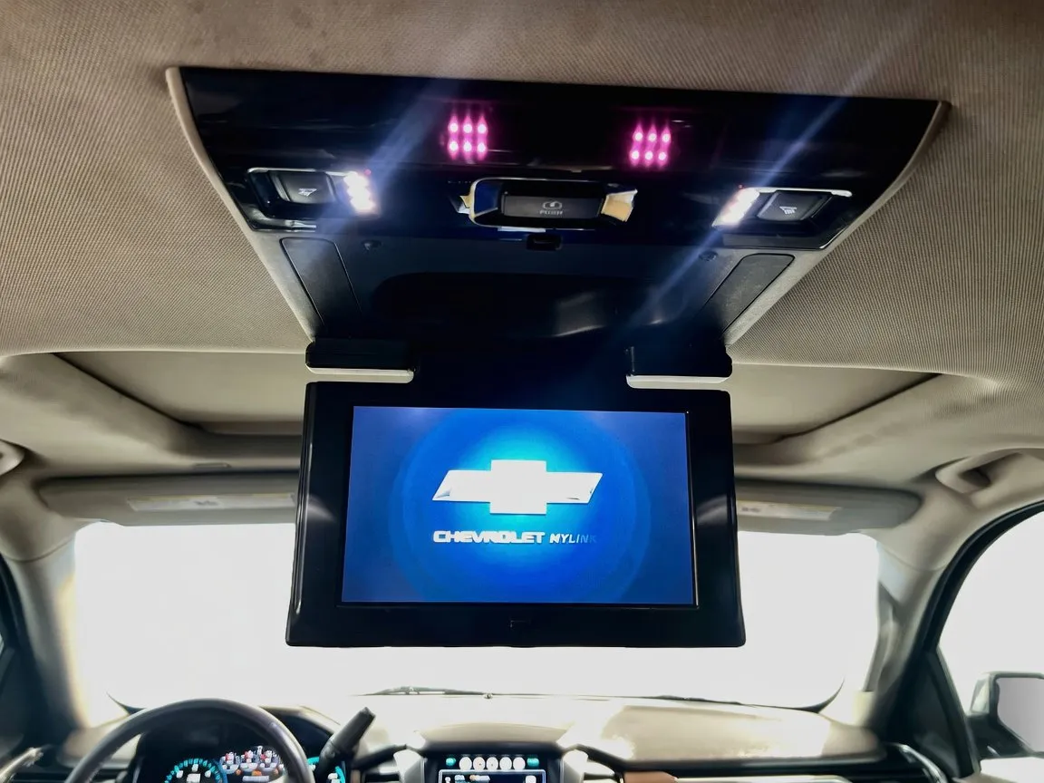 Chevrolet Suburban photo 25
