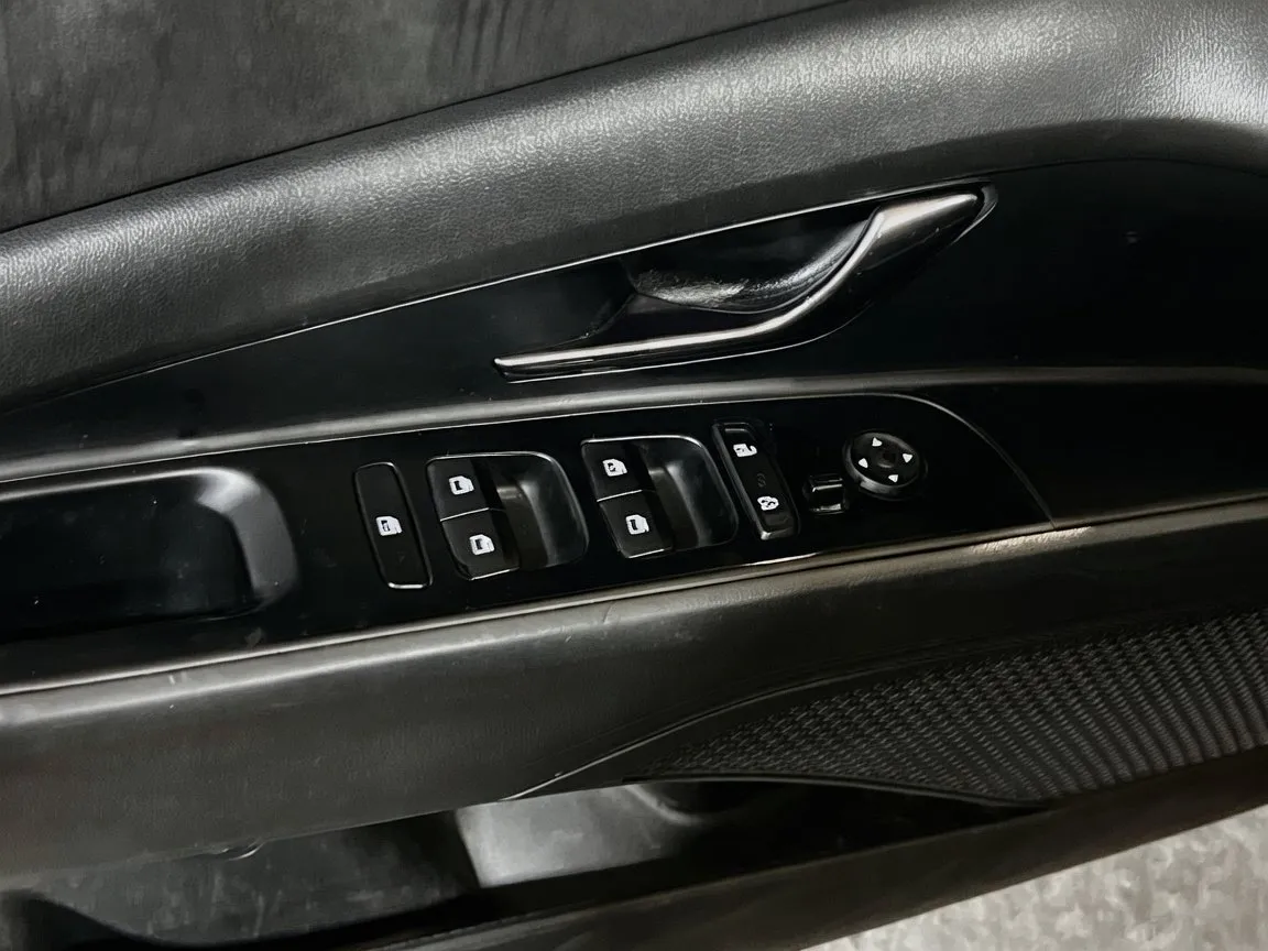 Hyundai Elantra N photo 14