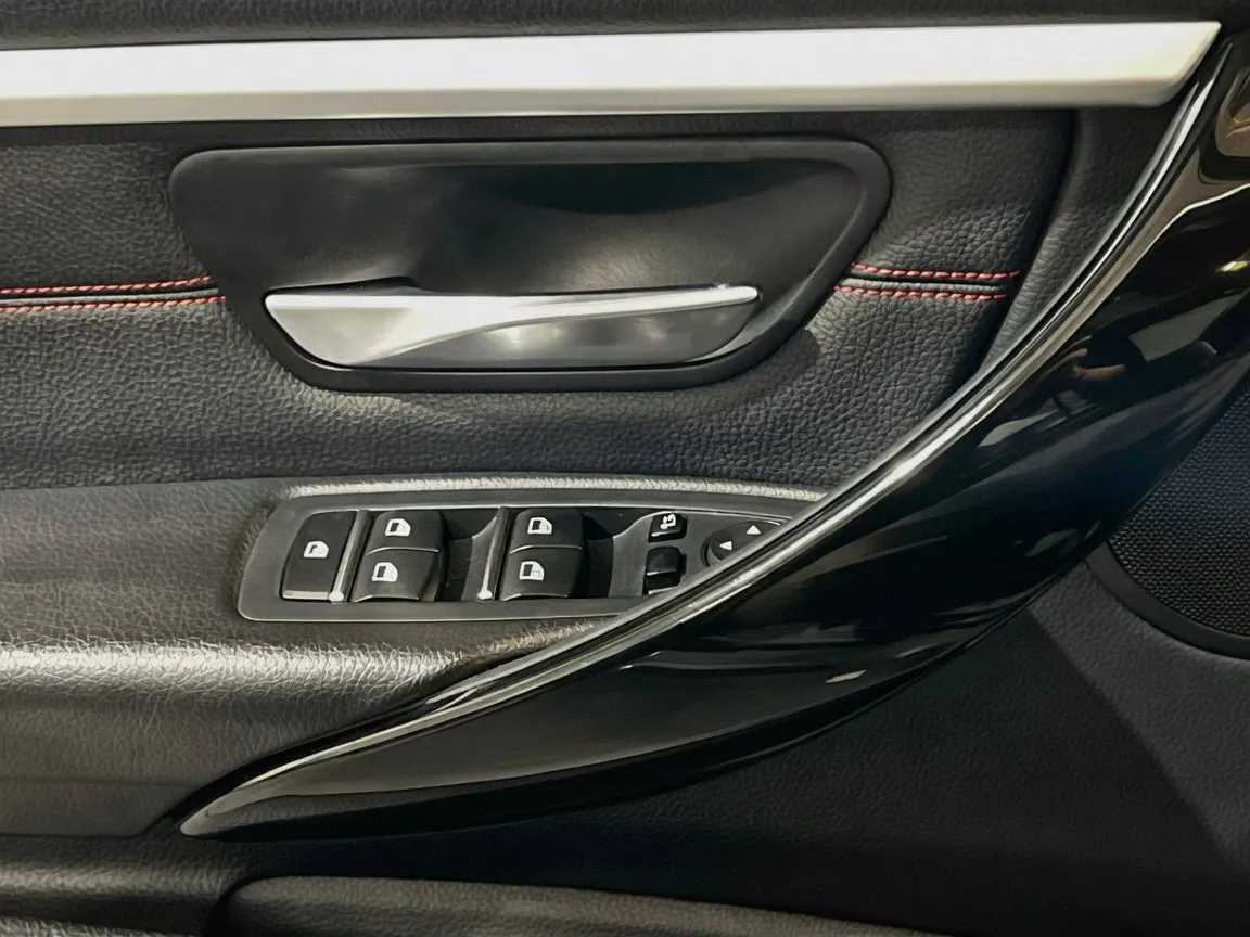 BMW 3 Series photo 14