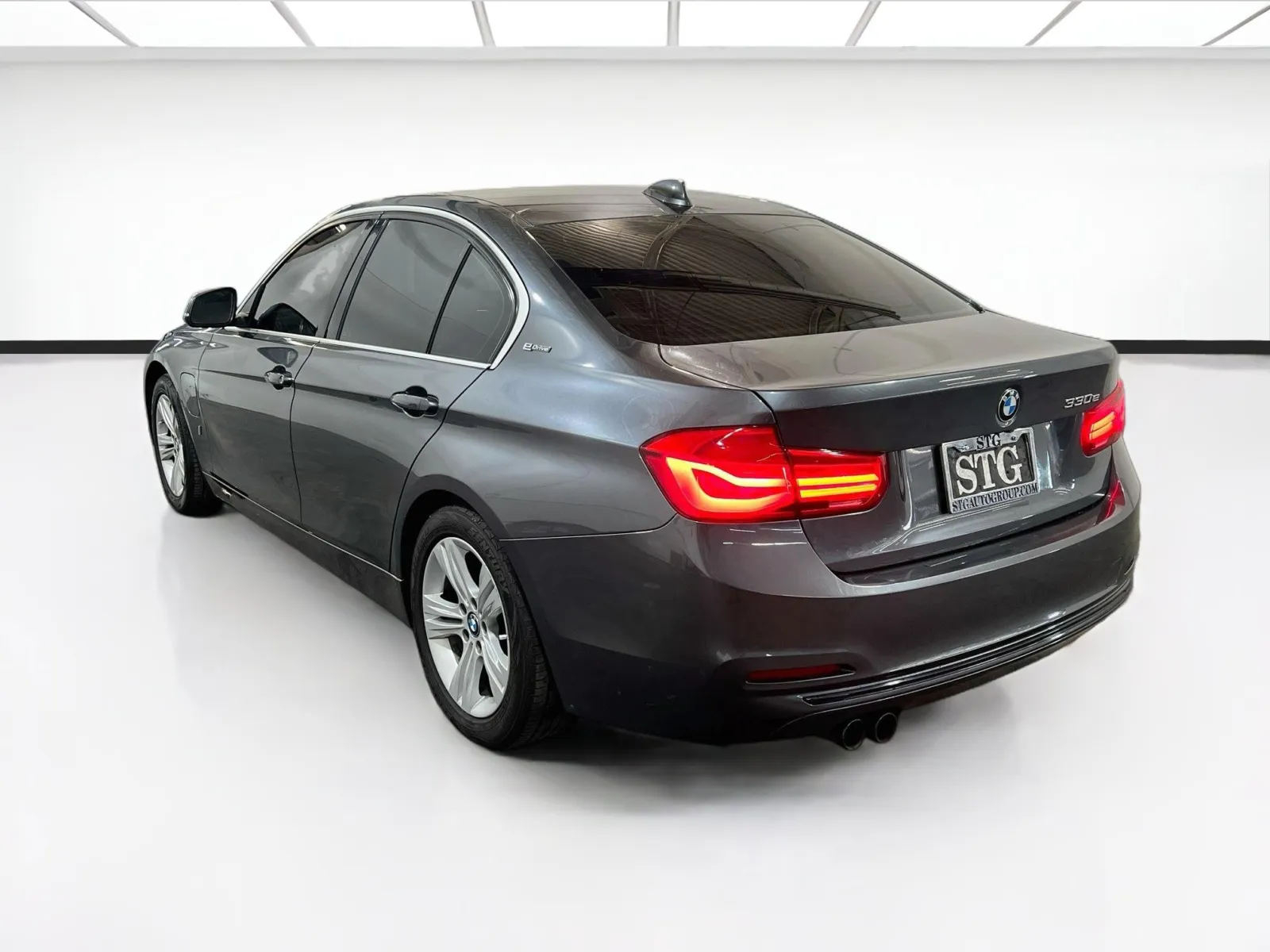 BMW 3 Series photo 6