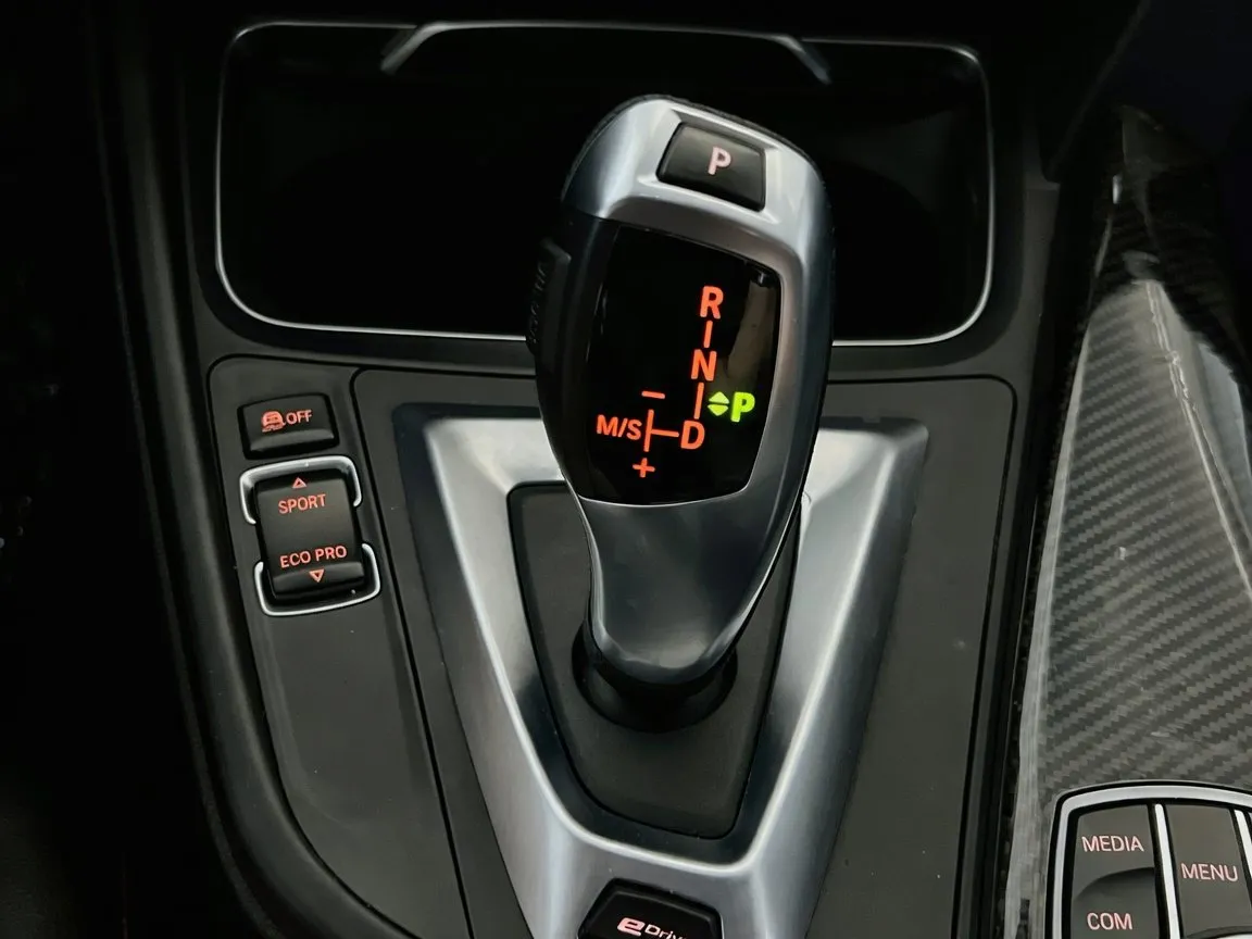 BMW 3 Series photo 13