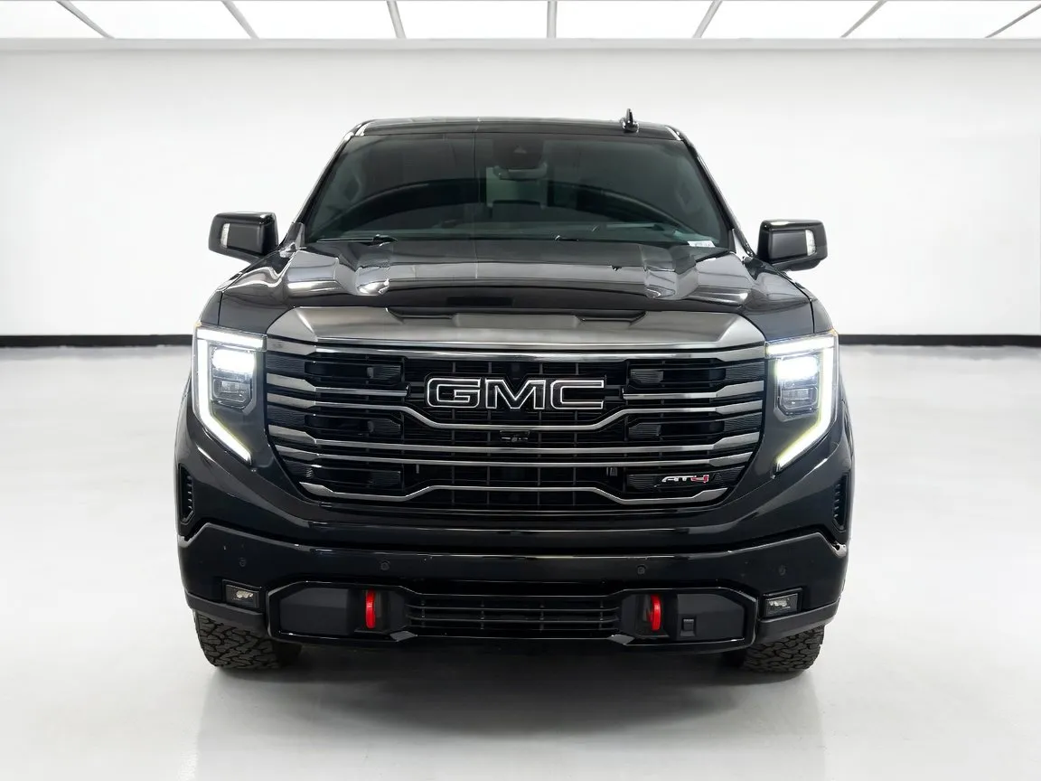 GMC Sierra photo 2