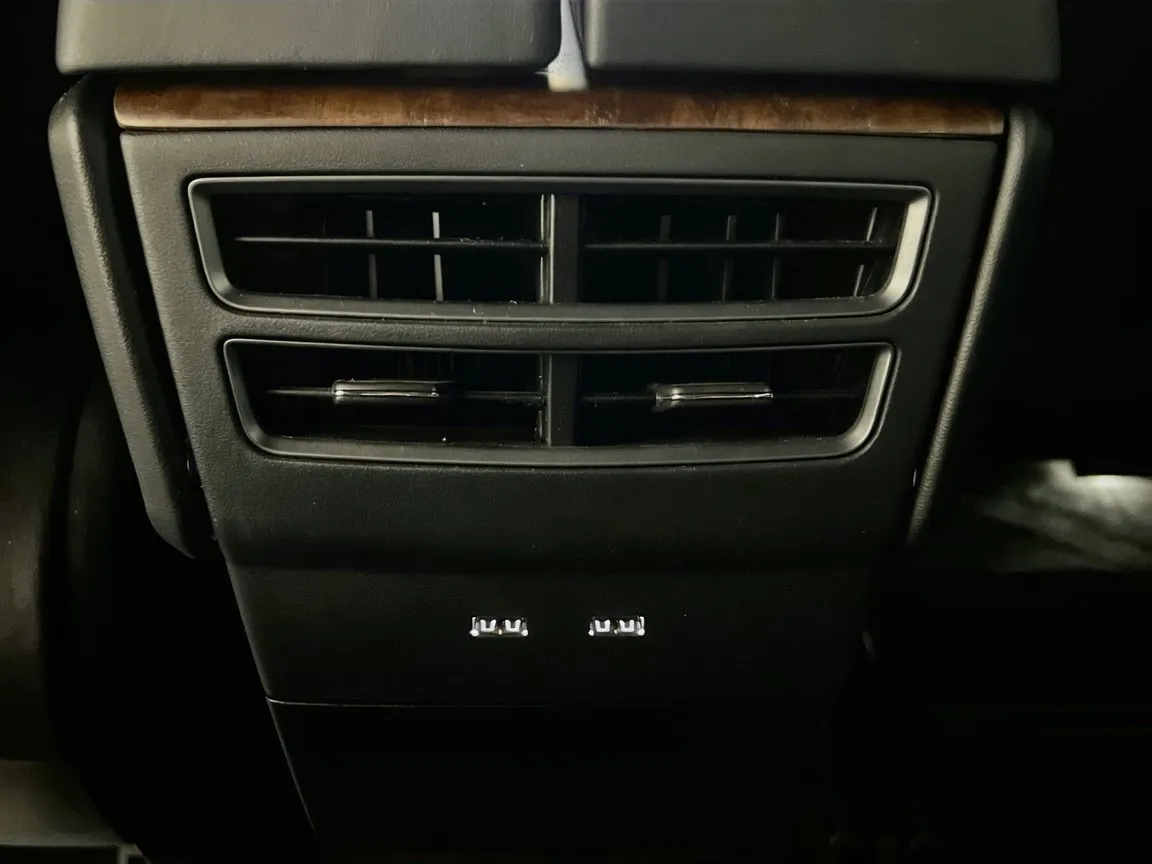 Tesla Model S photo 18