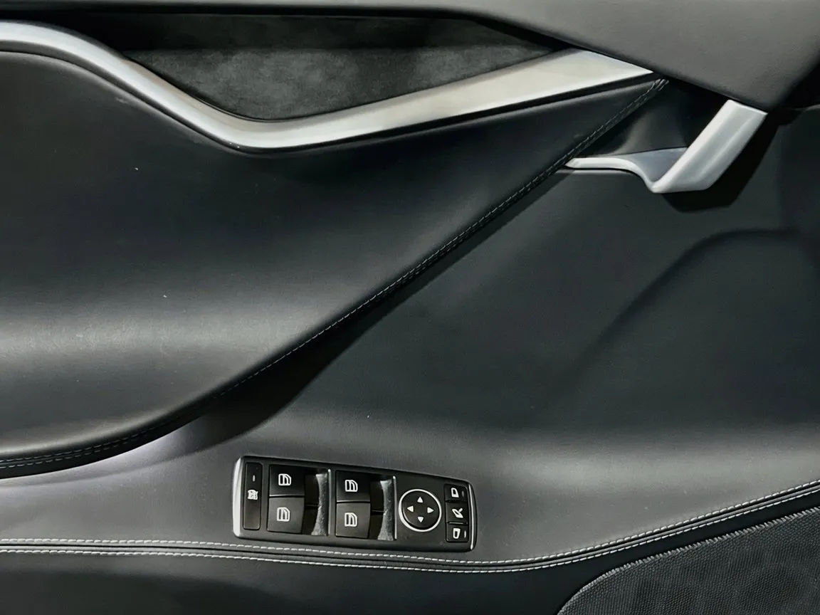 Tesla Model S photo 14