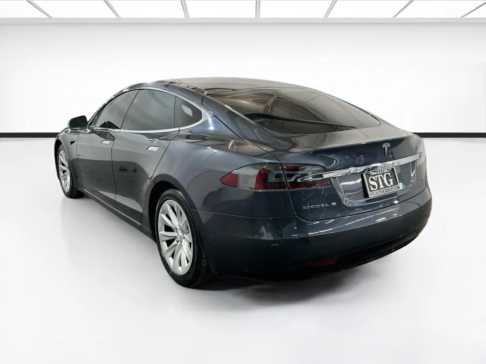Tesla Model S photo 6