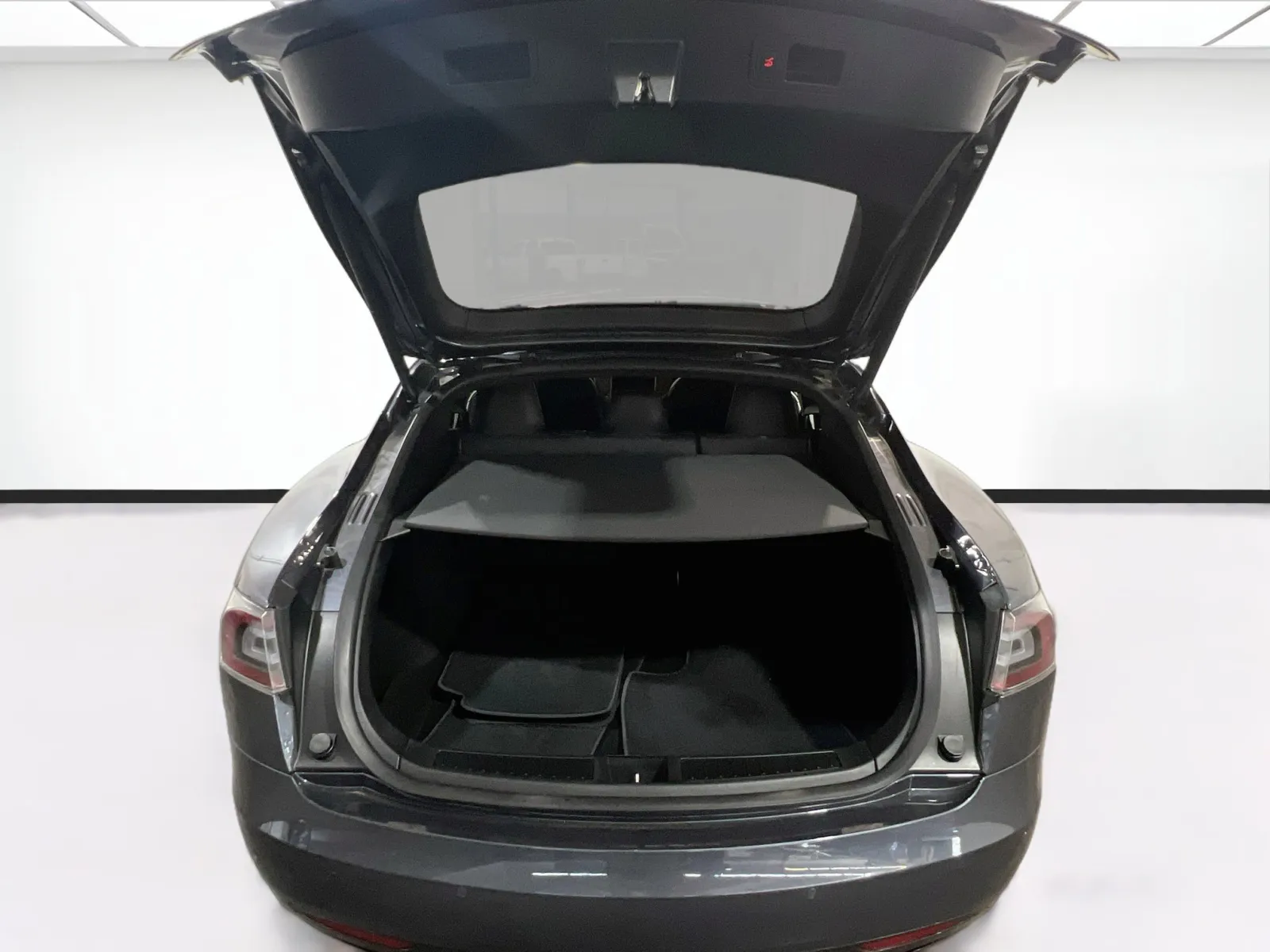 Tesla Model S photo 19