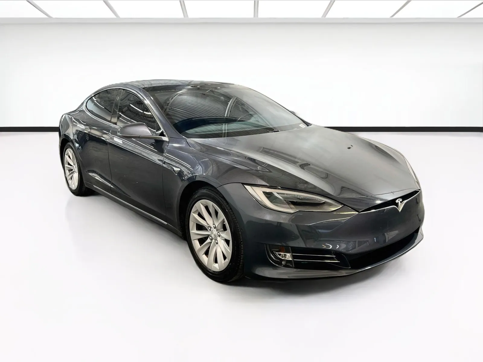 Tesla Model S photo 3