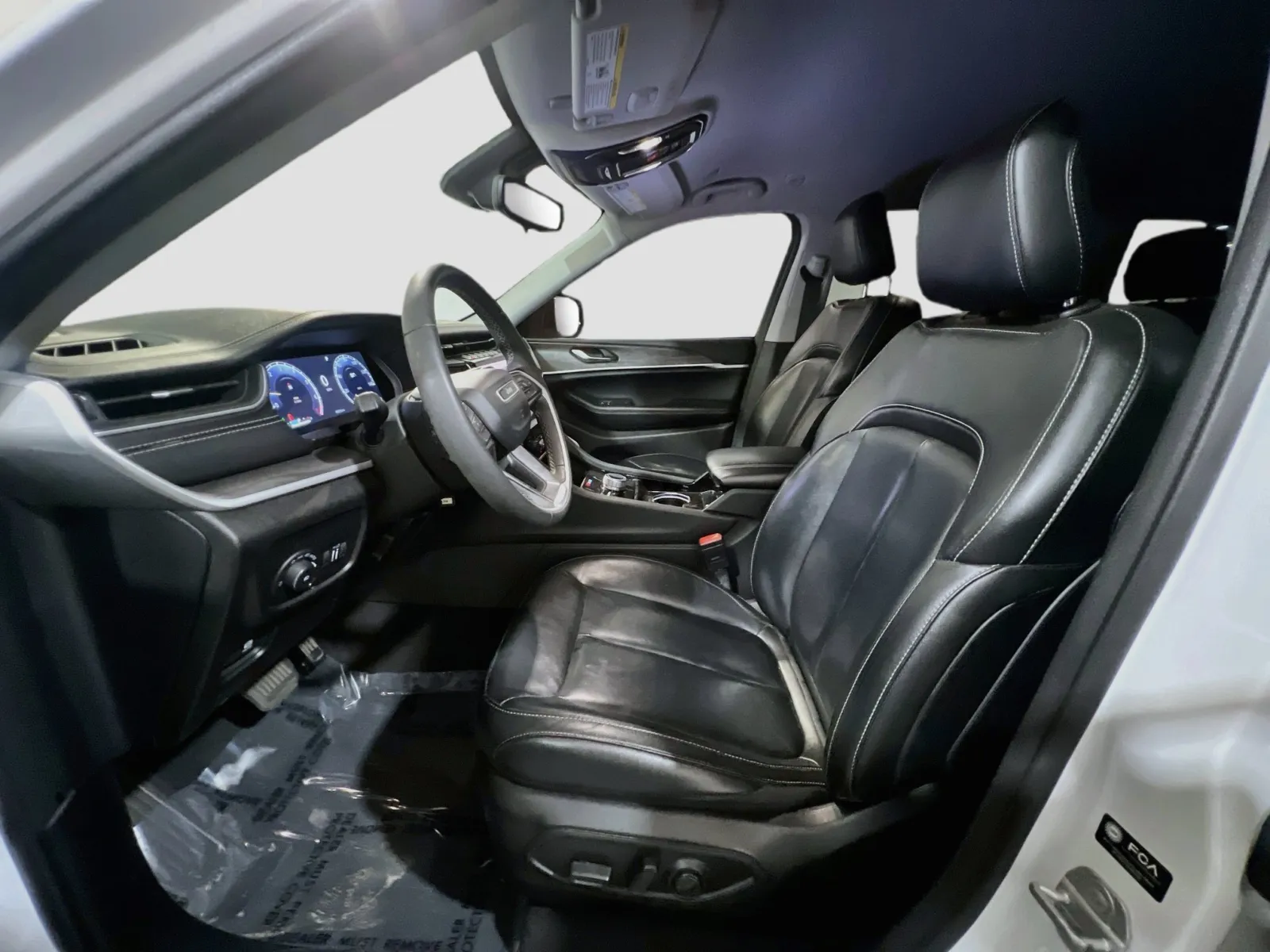 Jeep Grand Cherokee photo 16