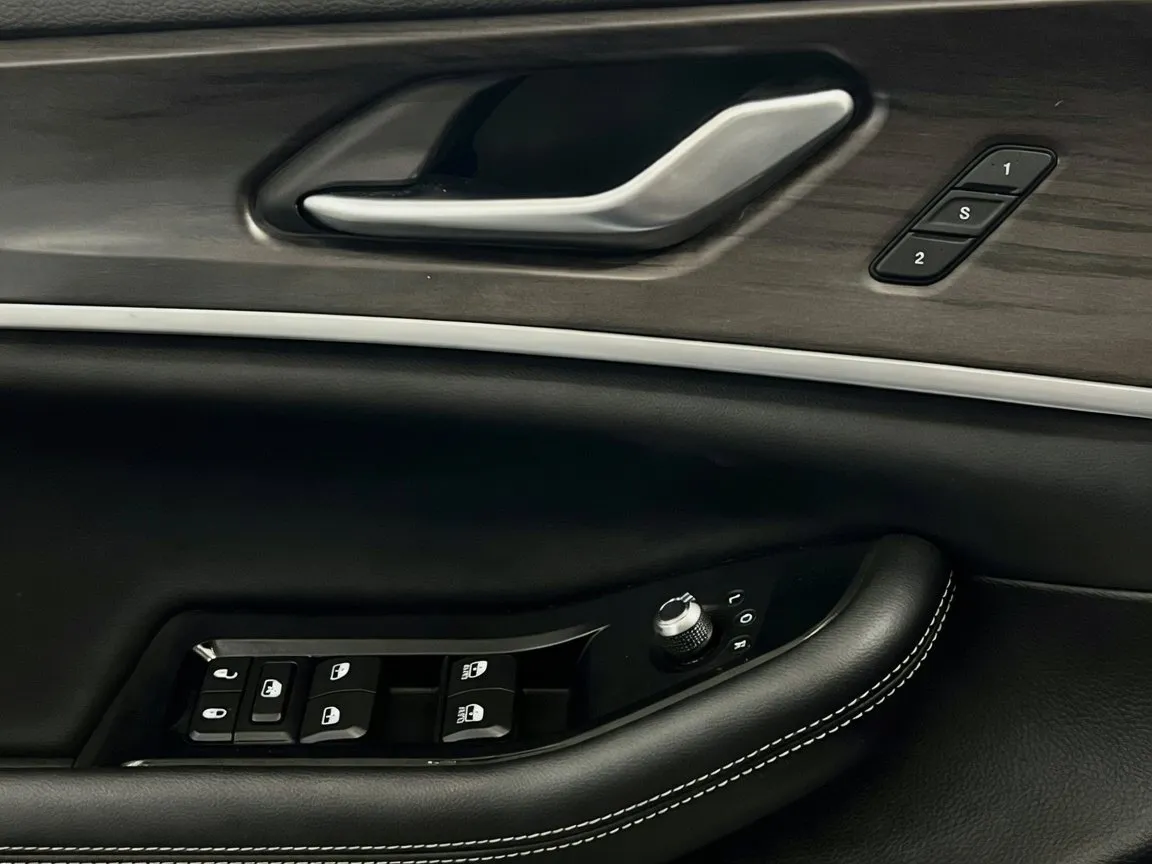 Jeep Grand Cherokee photo 14