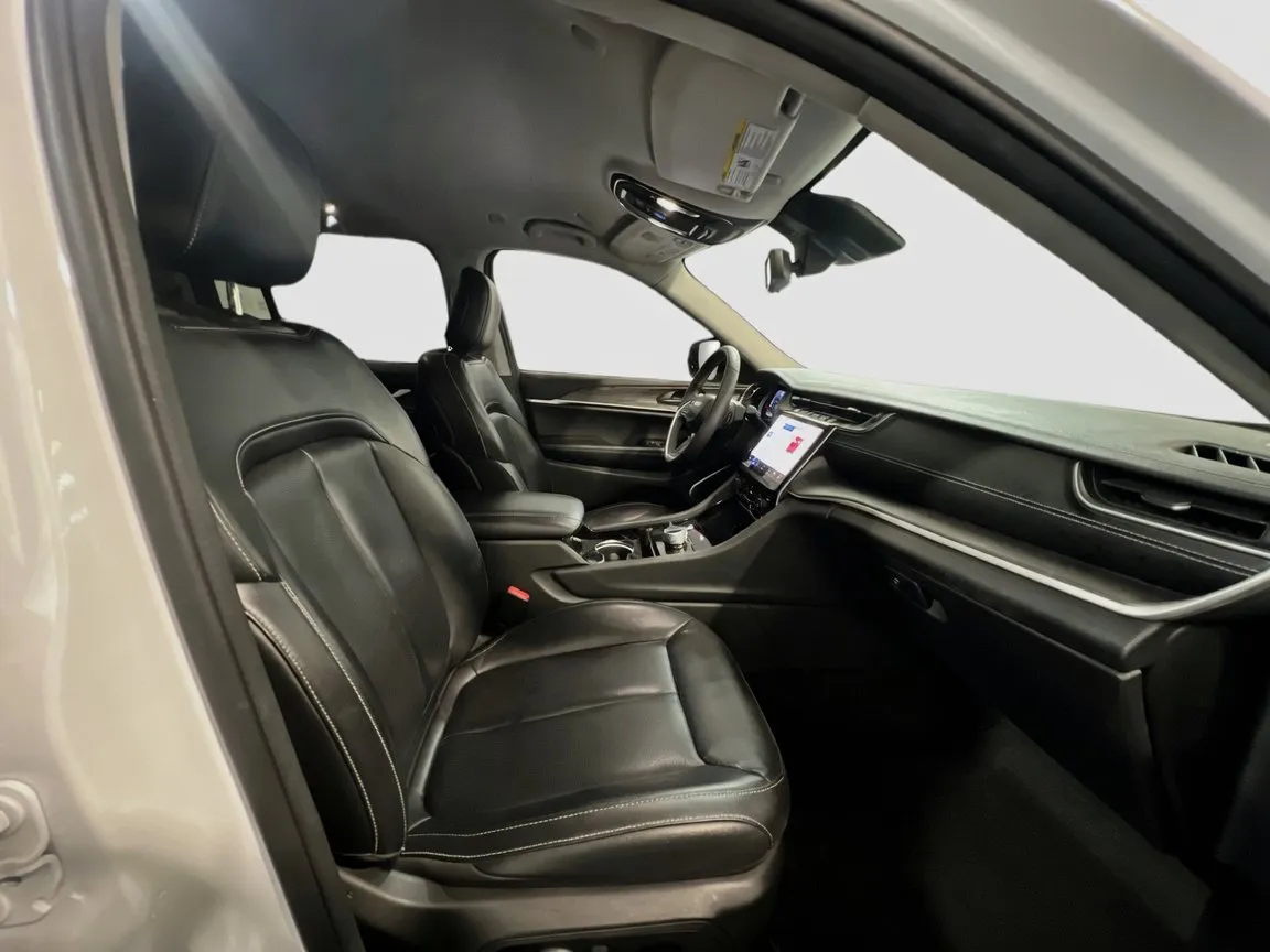 Jeep Grand Cherokee photo 22