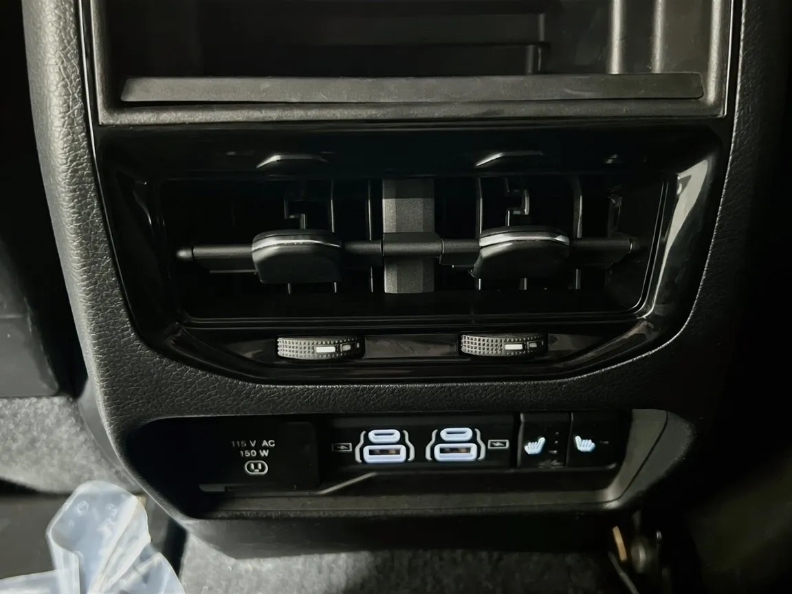 Jeep Grand Cherokee photo 19