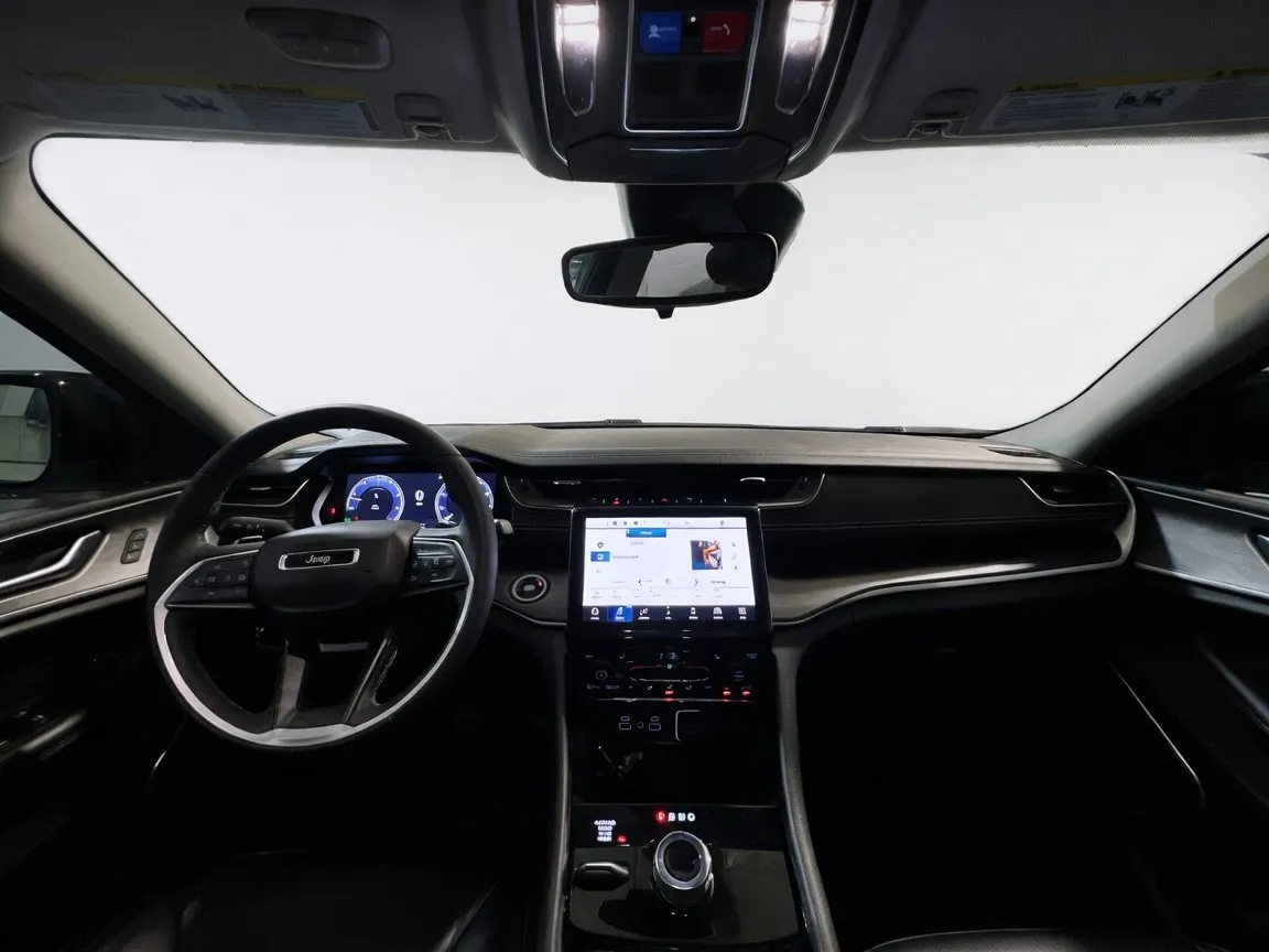 Jeep Grand Cherokee photo 17