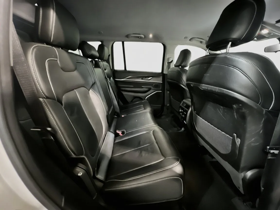 Jeep Grand Cherokee photo 21