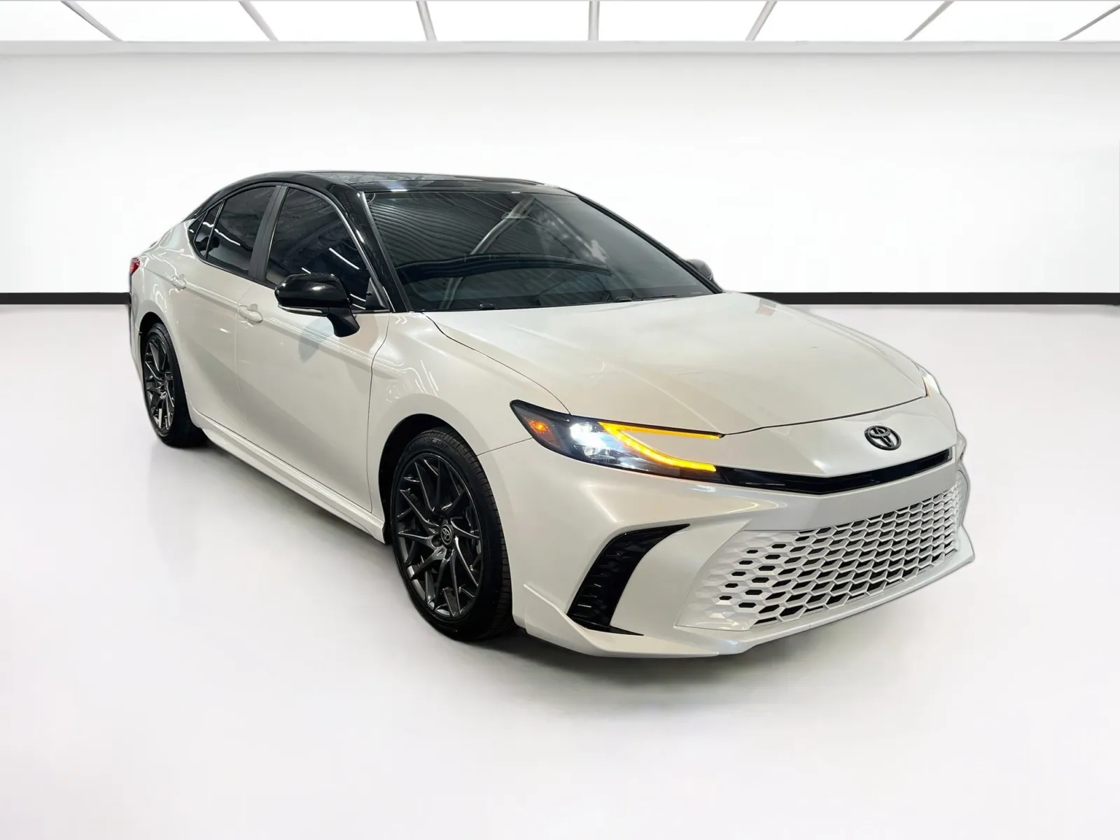 Toyota Camry photo 3