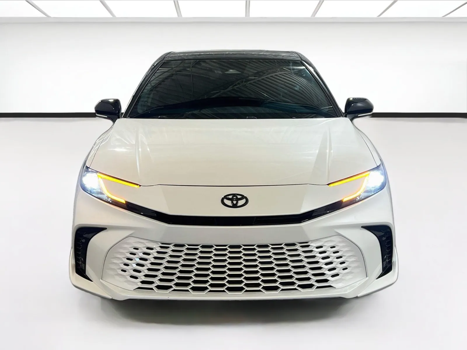 Toyota Camry photo 2