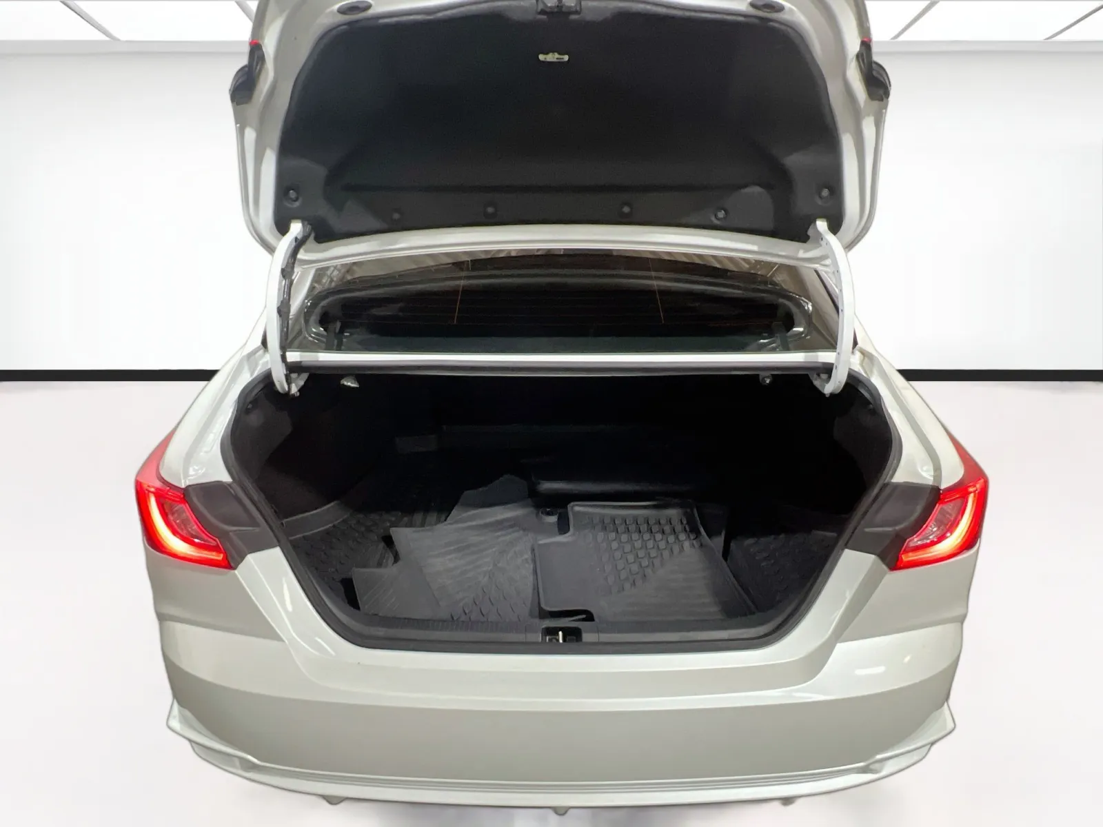 Toyota Camry photo 19