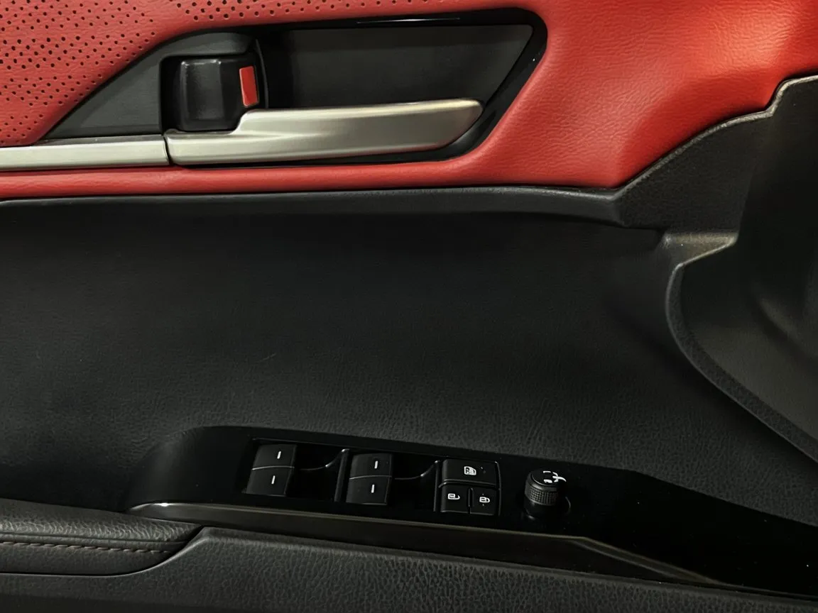 Toyota Camry photo 13