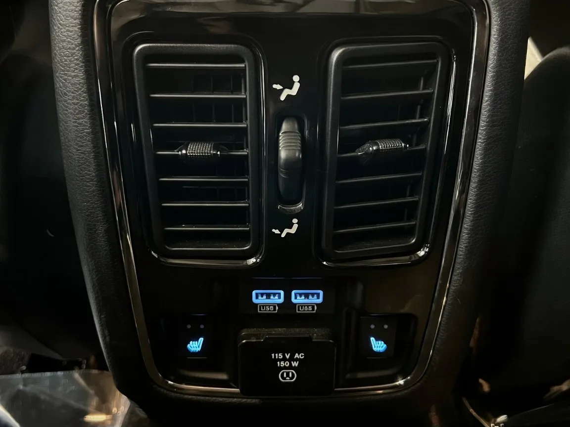 Jeep Grand Cherokee photo 17