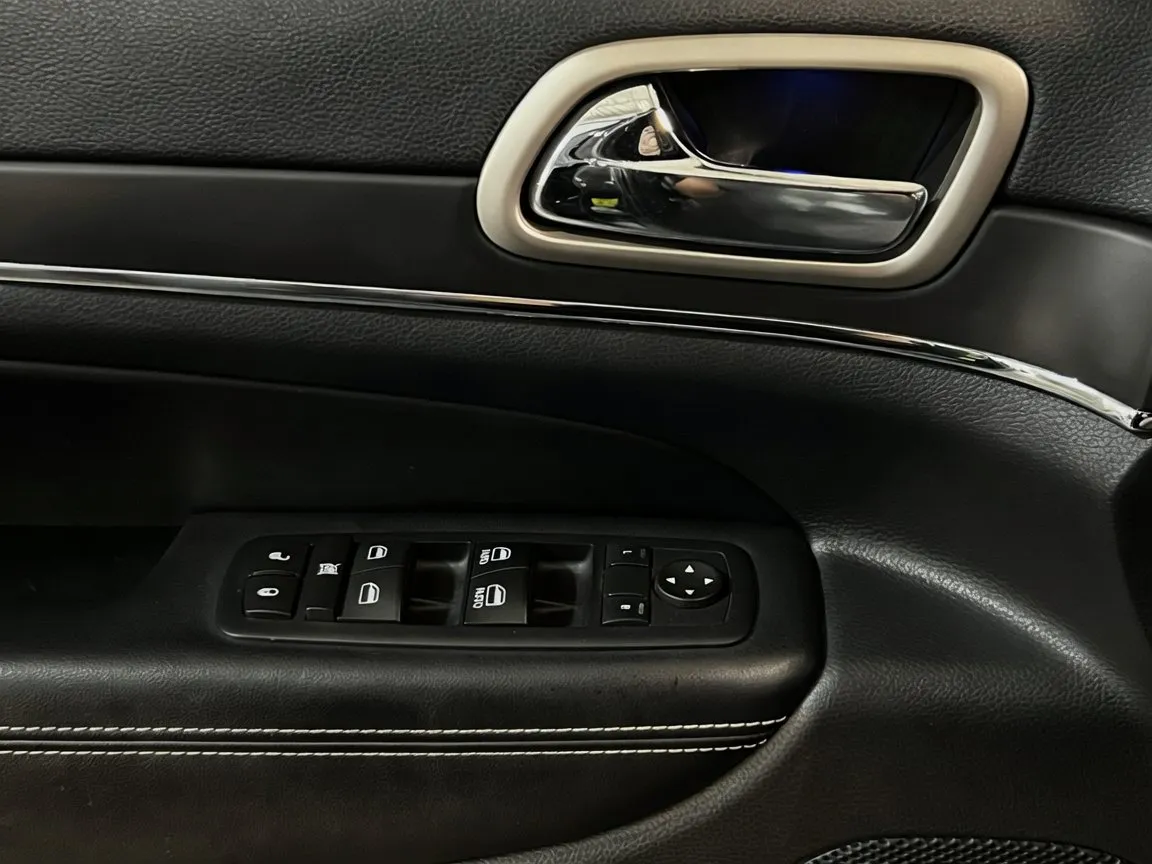 Jeep Grand Cherokee photo 13