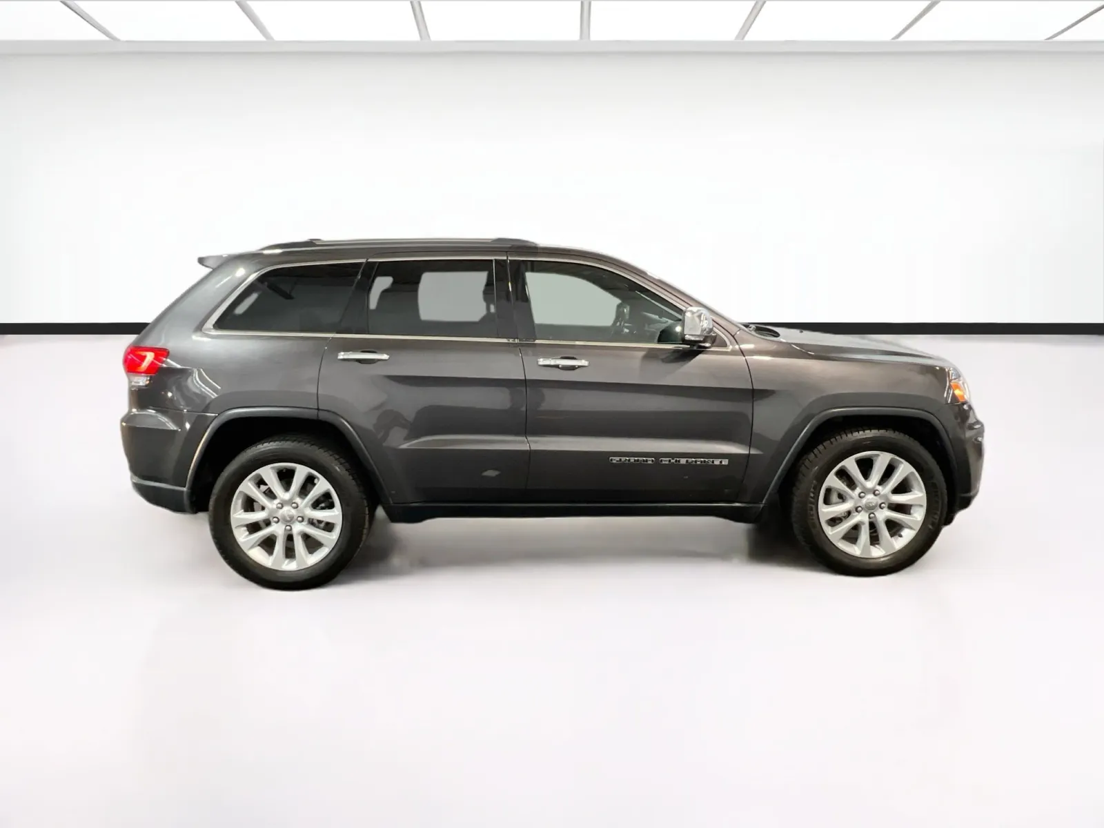 Jeep Grand Cherokee photo 23