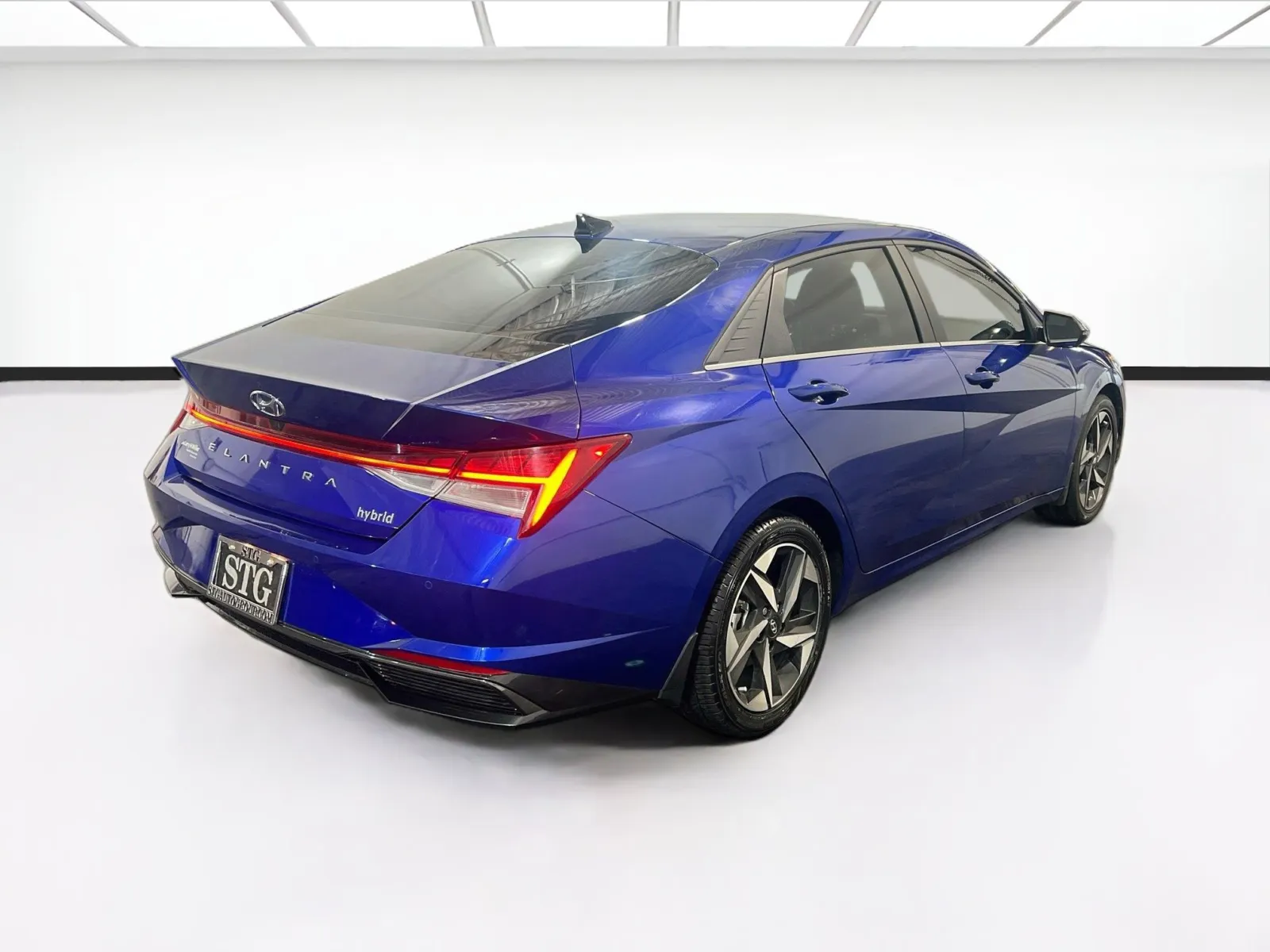 Hyundai Elantra photo 4