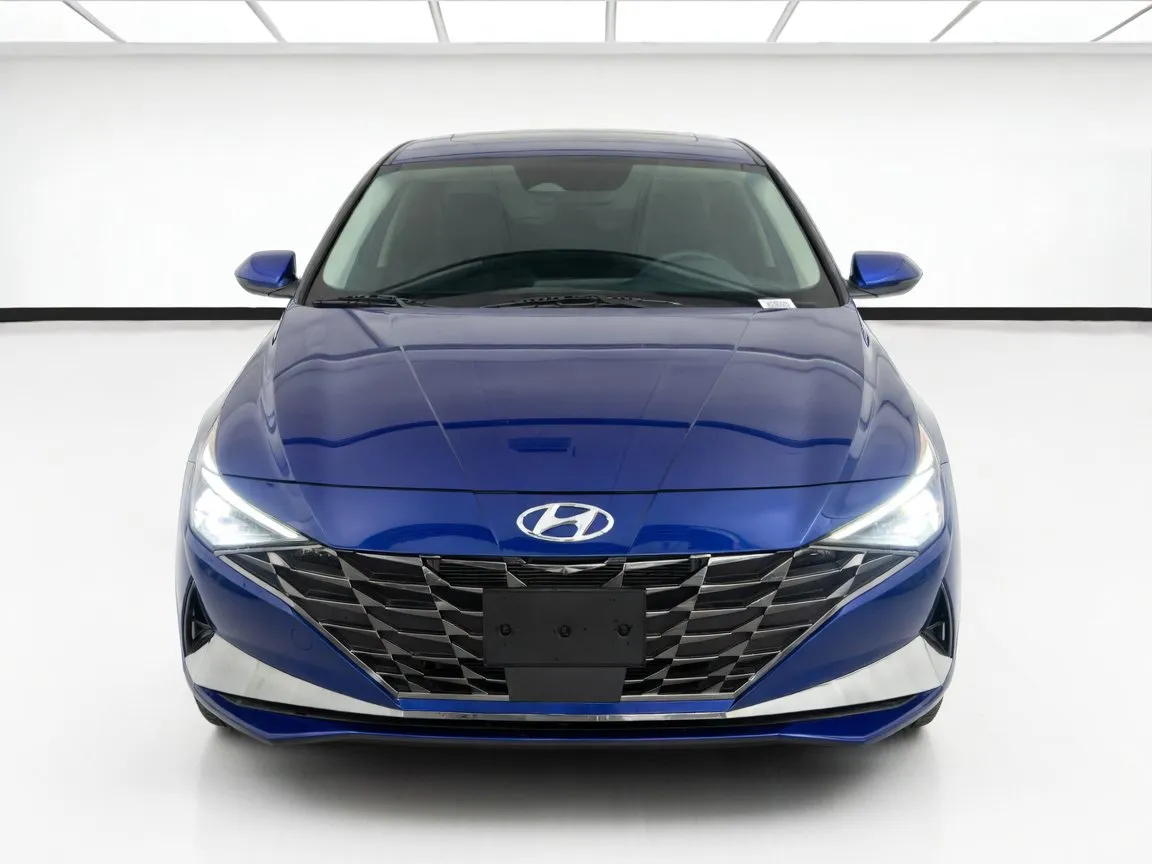 Hyundai Elantra photo 2