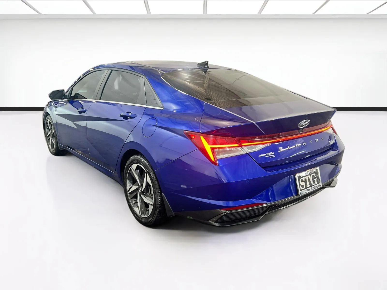 Hyundai Elantra photo 6