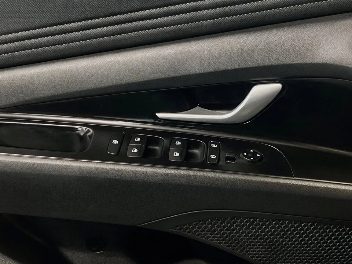 Hyundai Elantra photo 14