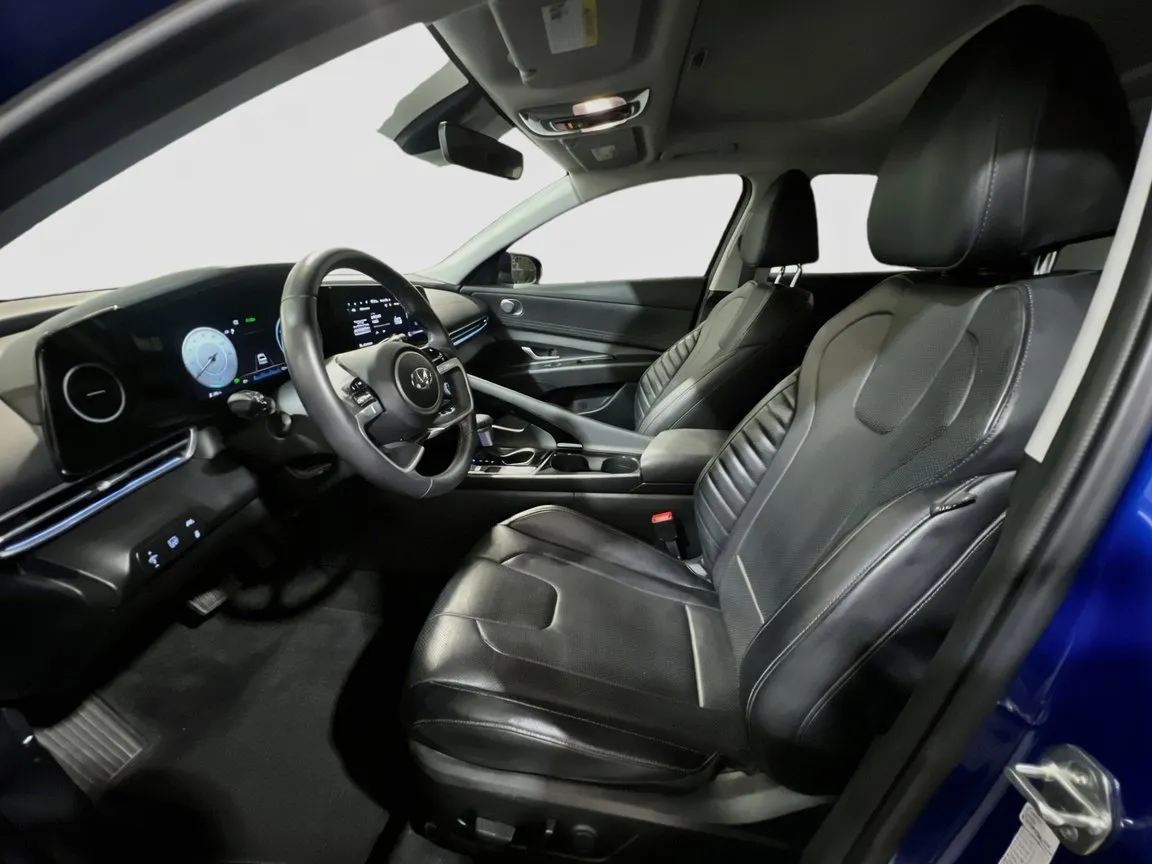 Hyundai Elantra photo 16