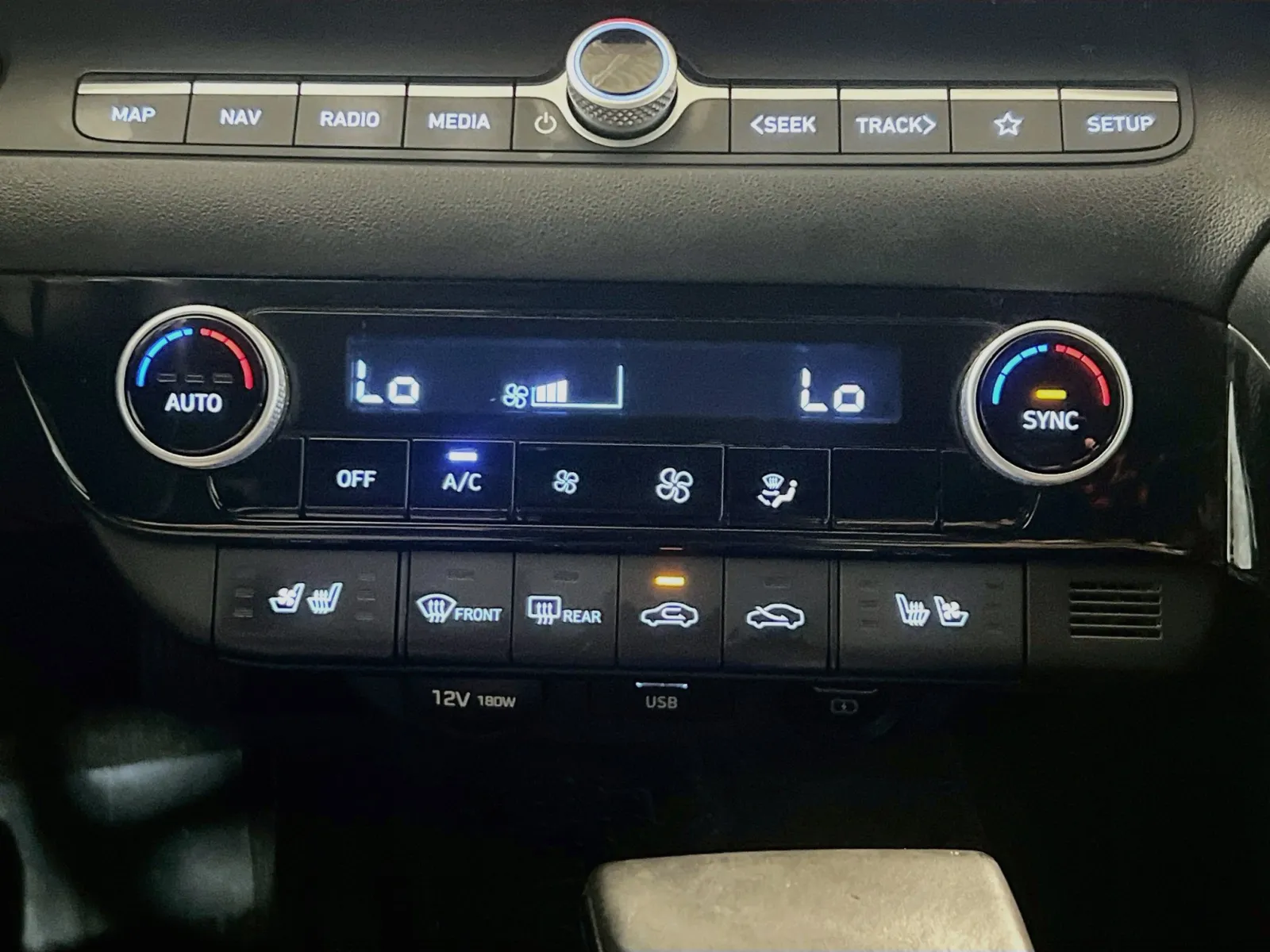 Hyundai Elantra photo 12
