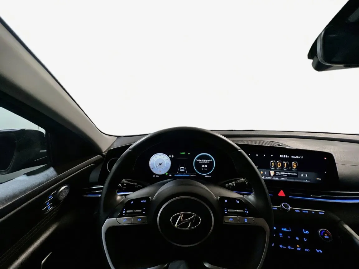 Hyundai Elantra photo 7