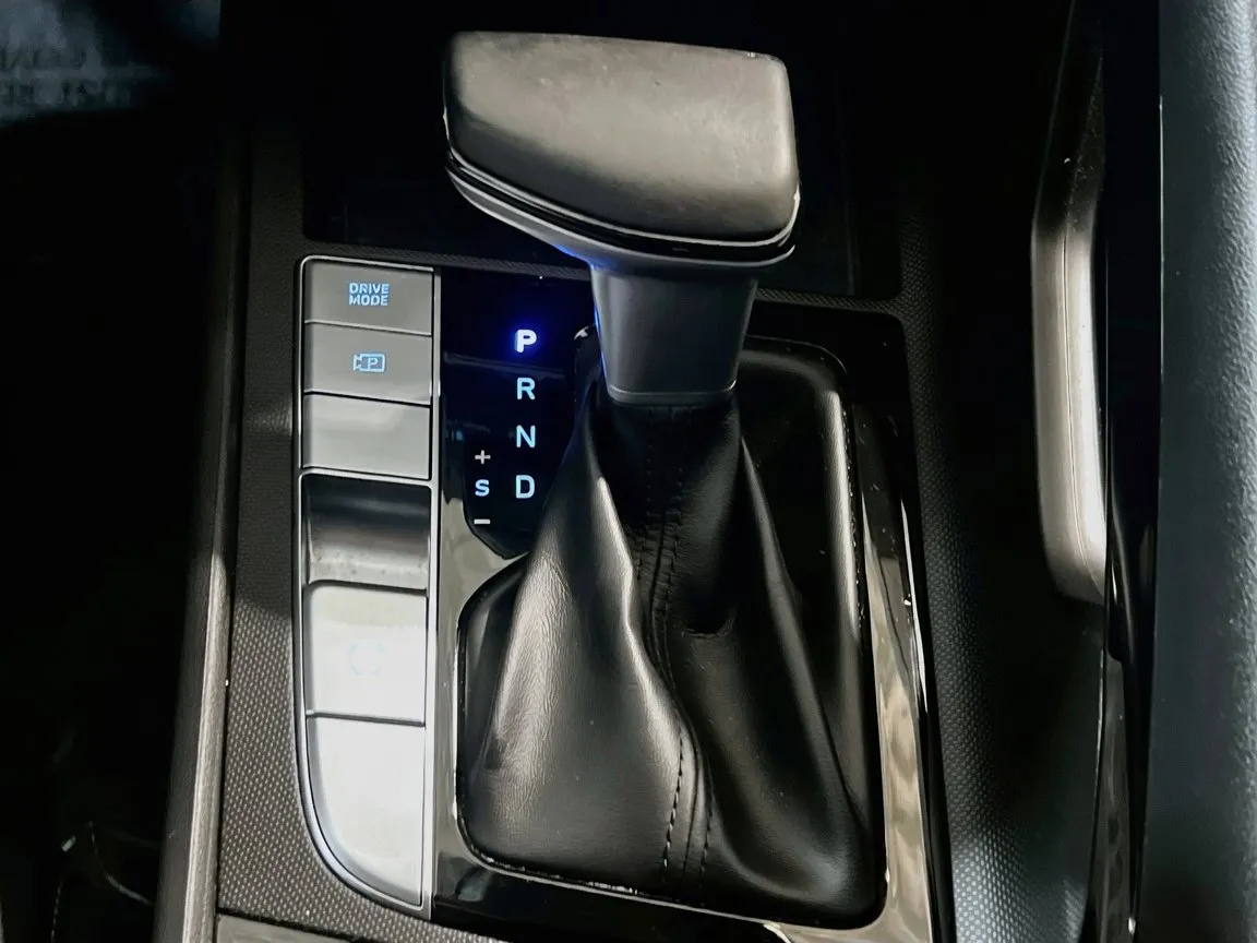 Hyundai Elantra photo 13