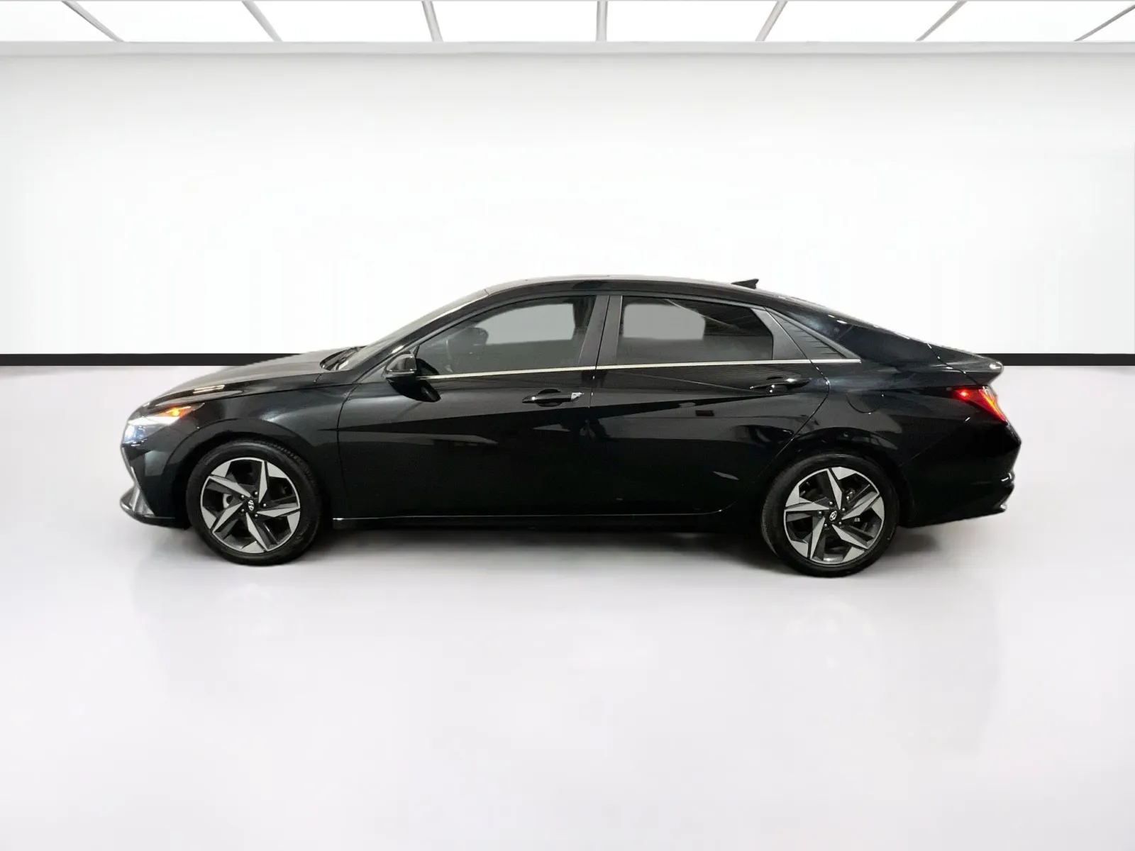 Hyundai Elantra photo 24