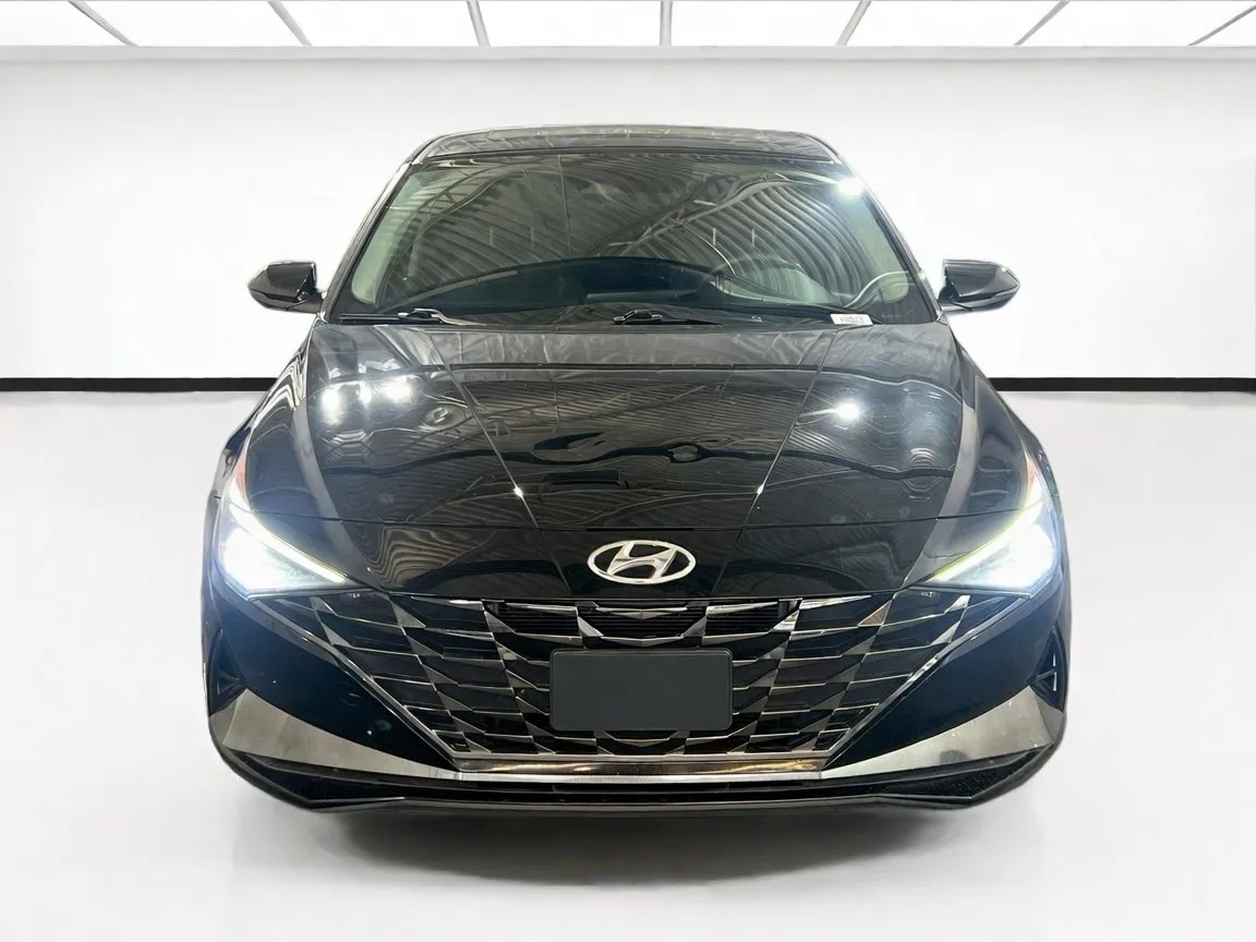Hyundai Elantra photo 2