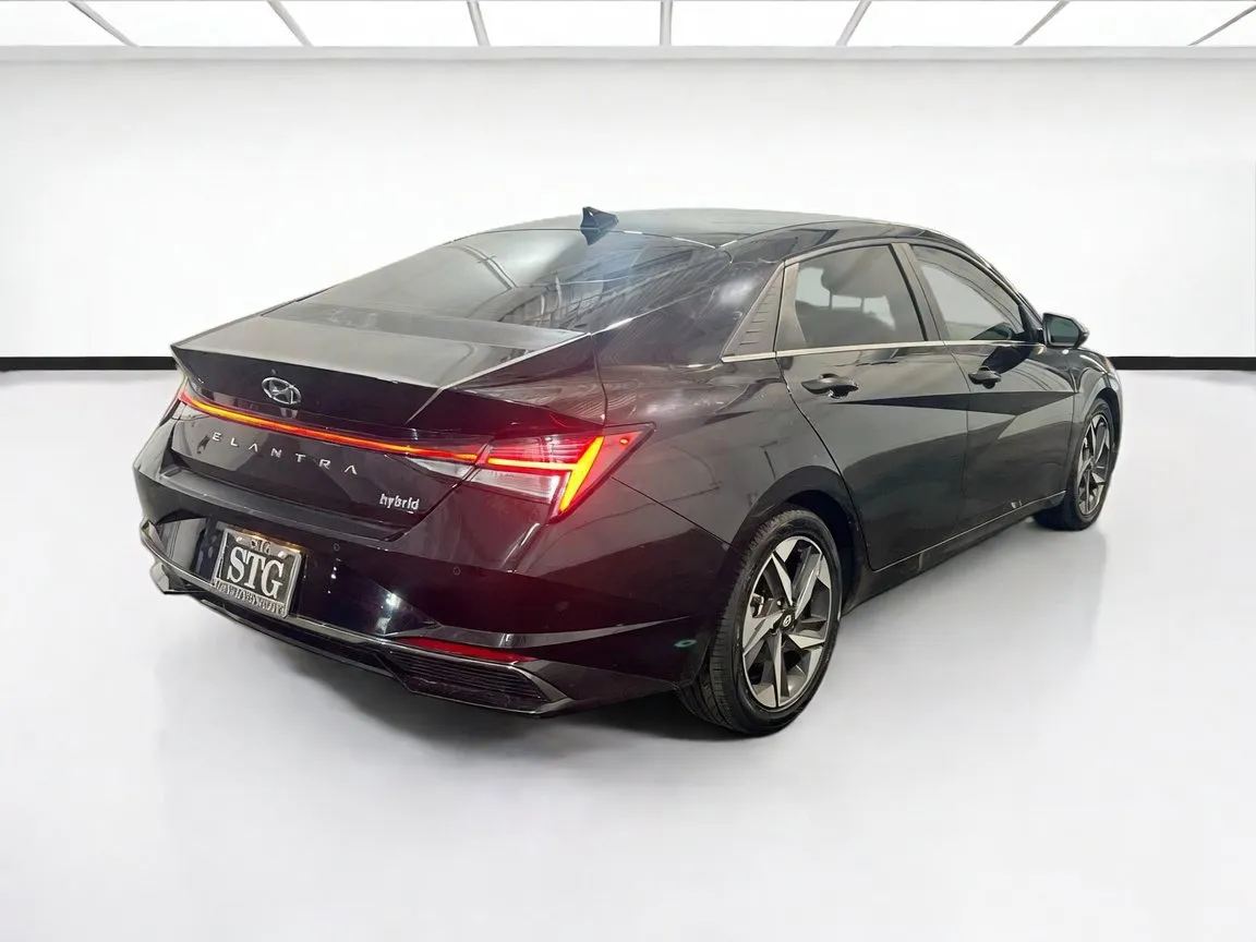 Hyundai Elantra photo 4