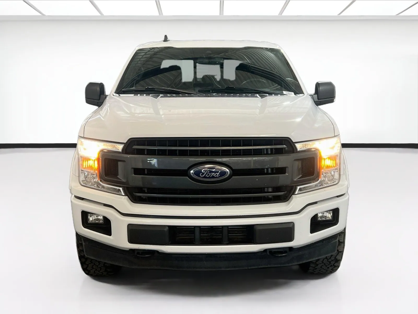 Ford F-150 photo 2
