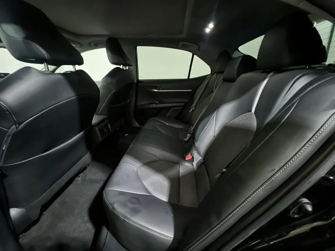 Toyota Camry photo 18