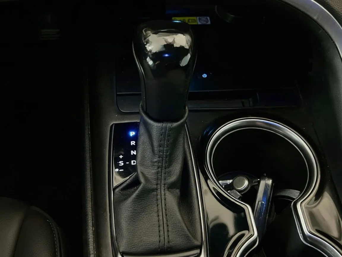 Toyota Camry photo 13